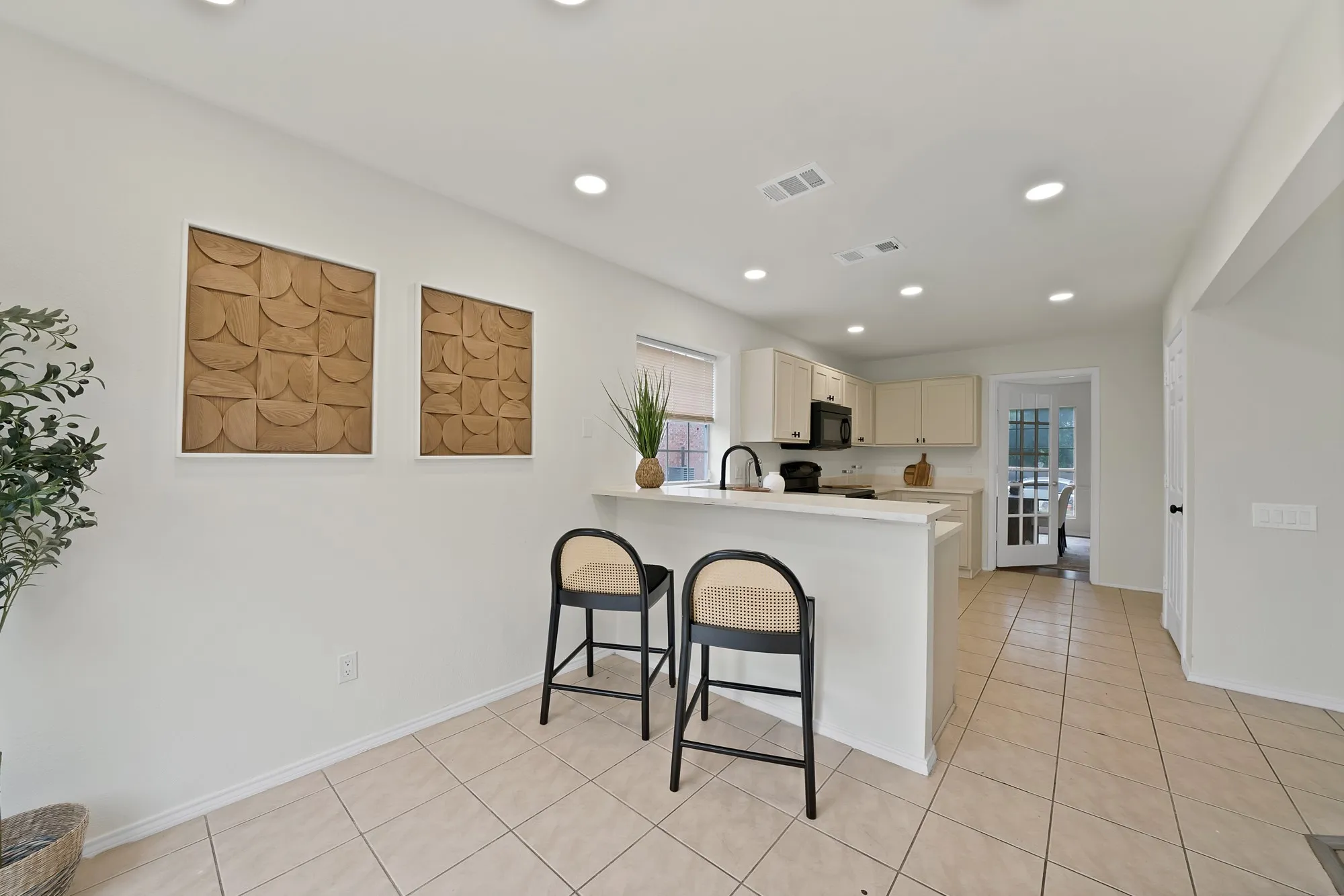 Single Family Residence For Rent in Tarrant County , 7548 Meadow Creek Drive, Fort Worth, Texas 76123, 5 Bedroom, 3 Bathroom, 2 Garage spaces, 2,396 Sqft, built in 1992, Price $2,950, mls#21327339, Real Estate Agent in Fort Worth, Homes For Rent in Tarrant county, Homes For Rent in Fort Worth, Realtor in Fort Worth Texas, Real Estate Brokerage Independent Realty Texas, Luminita Cordes Realtor