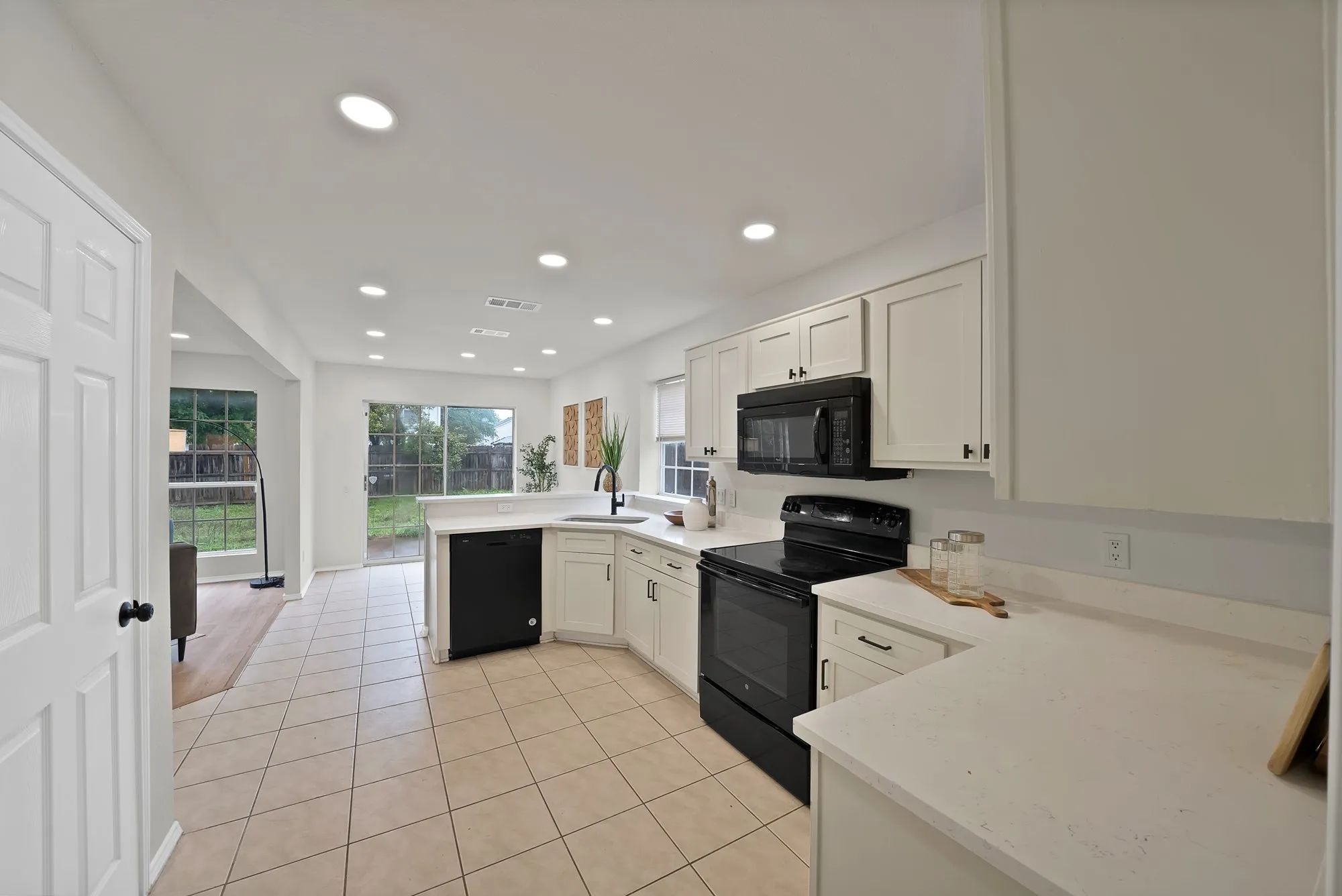 Single Family Residence For Rent in Tarrant County , 7548 Meadow Creek Drive, Fort Worth, Texas 76123, 5 Bedroom, 3 Bathroom, 2 Garage spaces, 2,396 Sqft, built in 1992, Price $2,950, mls#21327339, Real Estate Agent in Fort Worth, Homes For Rent in Tarrant county, Homes For Rent in Fort Worth, Realtor in Fort Worth Texas, Real Estate Brokerage Independent Realty Texas, Luminita Cordes Realtor