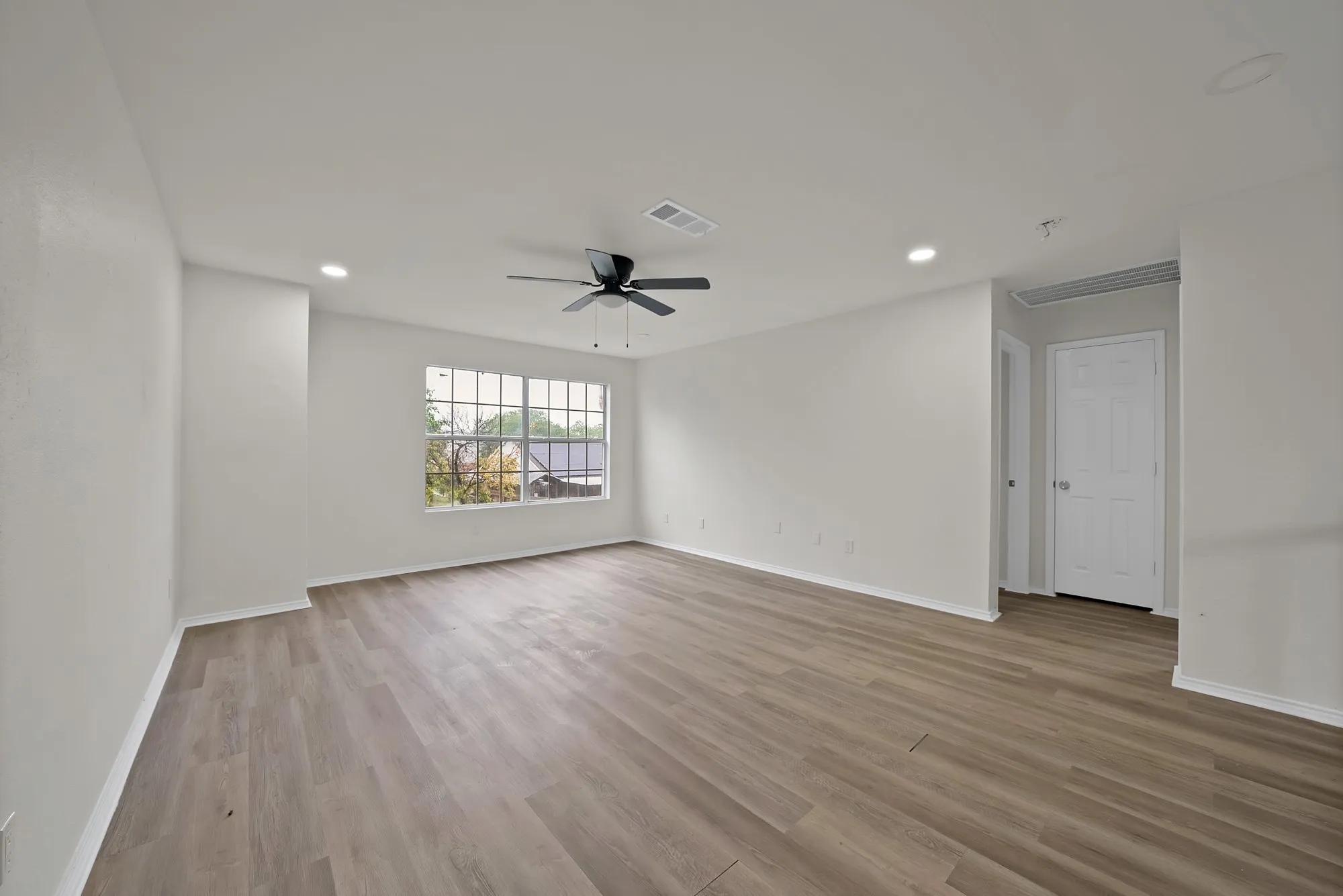 Single Family Residence For Rent in Tarrant County , 7548 Meadow Creek Drive, Fort Worth, Texas 76123, 5 Bedroom, 3 Bathroom, 2 Garage spaces, 2,396 Sqft, built in 1992, Price $2,950, mls#21327339, Real Estate Agent in Fort Worth, Homes For Rent in Tarrant county, Homes For Rent in Fort Worth, Realtor in Fort Worth Texas, Real Estate Brokerage Independent Realty Texas, Luminita Cordes Realtor