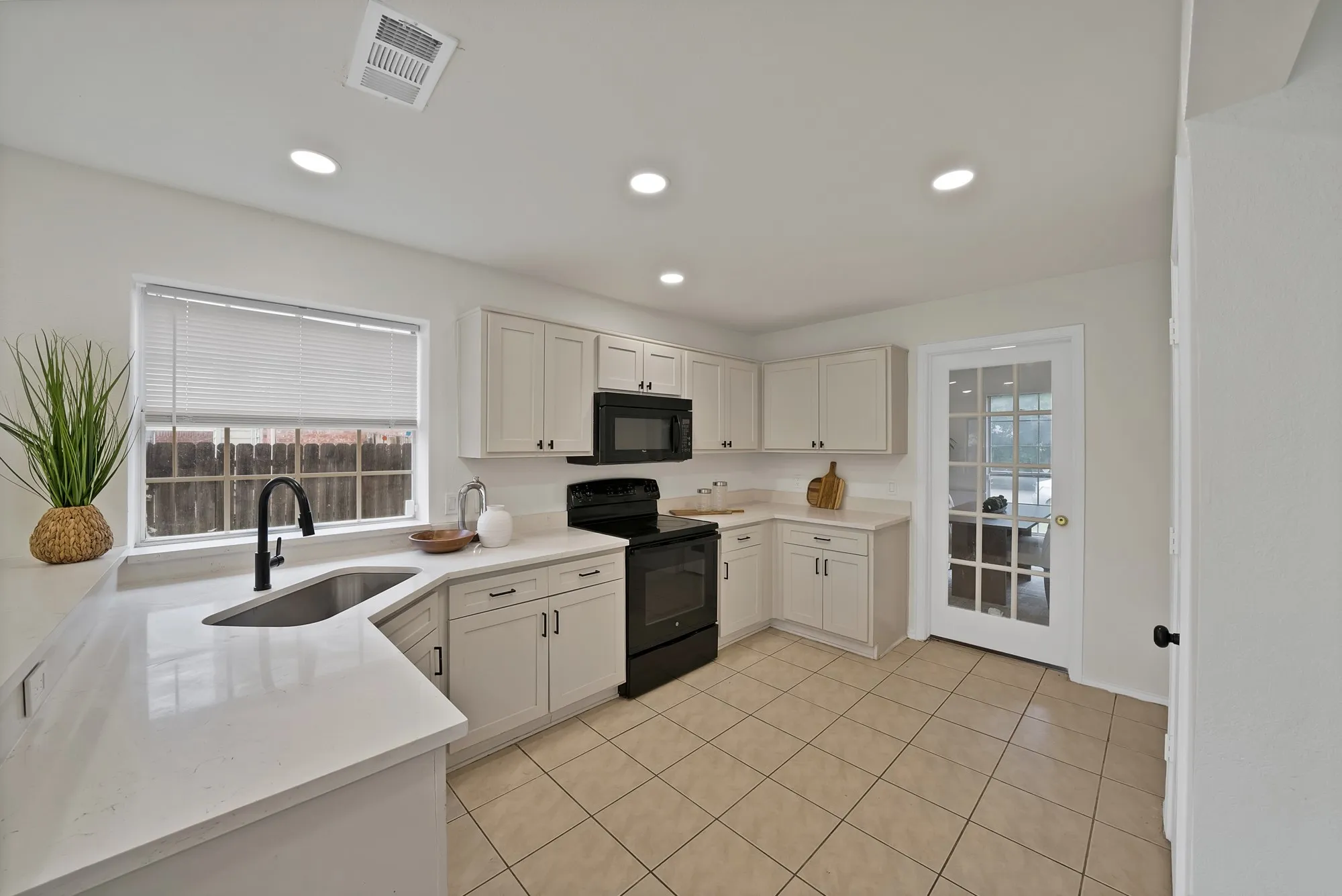 Single Family Residence For Rent in Tarrant County , 7548 Meadow Creek Drive, Fort Worth, Texas 76123, 5 Bedroom, 3 Bathroom, 2 Garage spaces, 2,396 Sqft, built in 1992, Price $2,950, mls#21327339, Real Estate Agent in Fort Worth, Homes For Rent in Tarrant county, Homes For Rent in Fort Worth, Realtor in Fort Worth Texas, Real Estate Brokerage Independent Realty Texas, Luminita Cordes Realtor