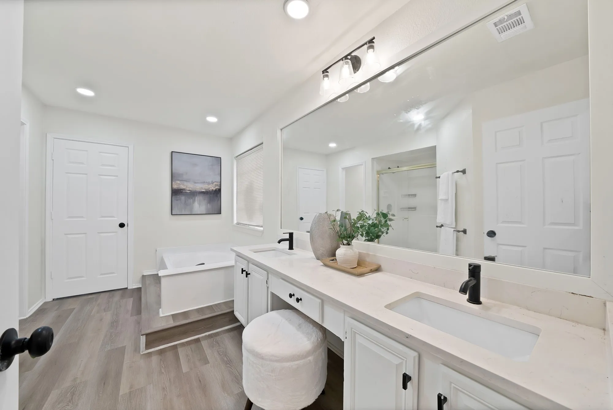 Single Family Residence For Rent in Tarrant County , 7548 Meadow Creek Drive, Fort Worth, Texas 76123, 5 Bedroom, 3 Bathroom, 2 Garage spaces, 2,396 Sqft, built in 1992, Price $2,950, mls#21327339, Real Estate Agent in Fort Worth, Homes For Rent in Tarrant county, Homes For Rent in Fort Worth, Realtor in Fort Worth Texas, Real Estate Brokerage Independent Realty Texas, Luminita Cordes Realtor