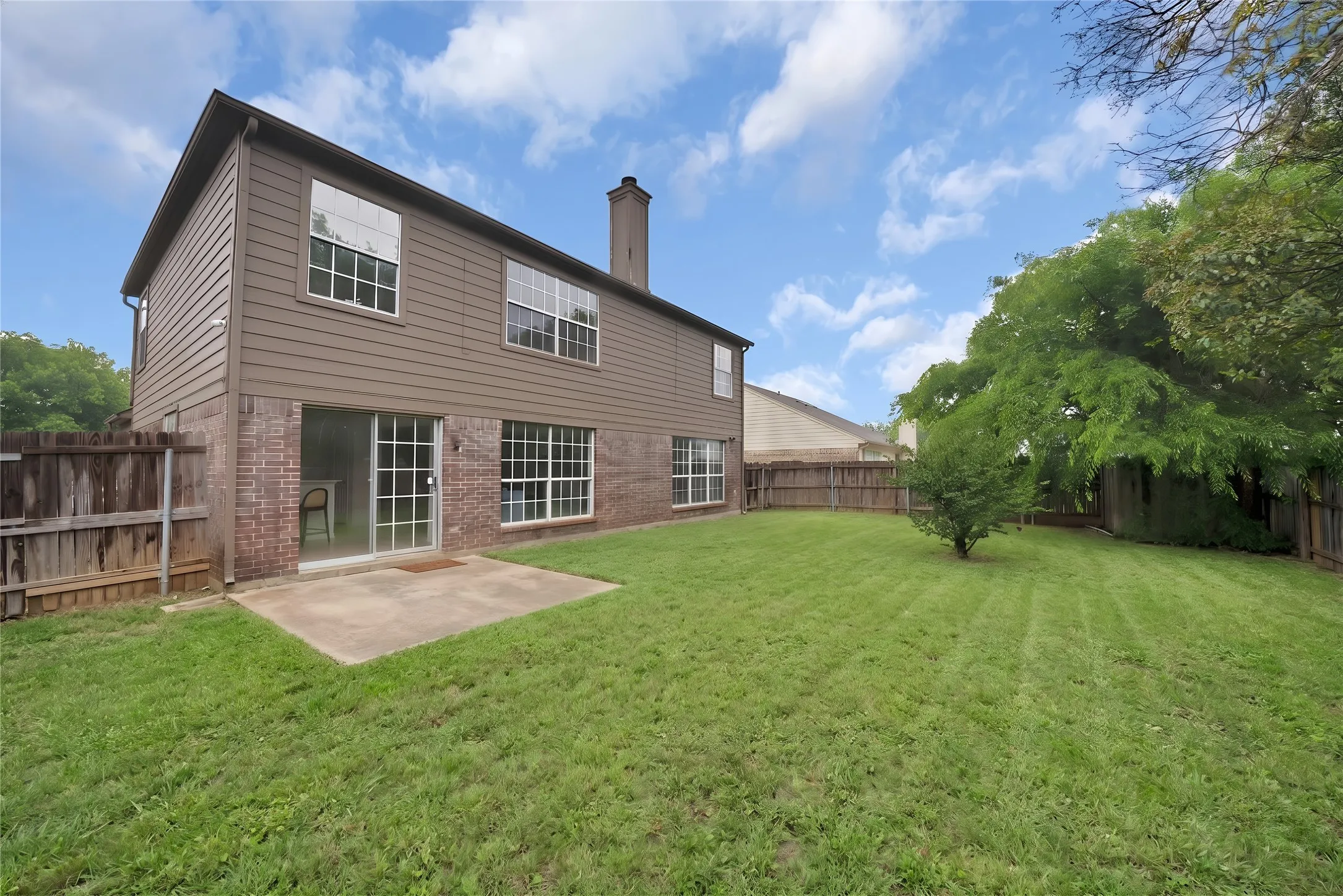 Single Family Residence For Rent in Tarrant County , 7548 Meadow Creek Drive, Fort Worth, Texas 76123, 5 Bedroom, 3 Bathroom, 2 Garage spaces, 2,396 Sqft, built in 1992, Price $2,950, mls#21327339, Real Estate Agent in Fort Worth, Homes For Rent in Tarrant county, Homes For Rent in Fort Worth, Realtor in Fort Worth Texas, Real Estate Brokerage Independent Realty Texas, Luminita Cordes Realtor