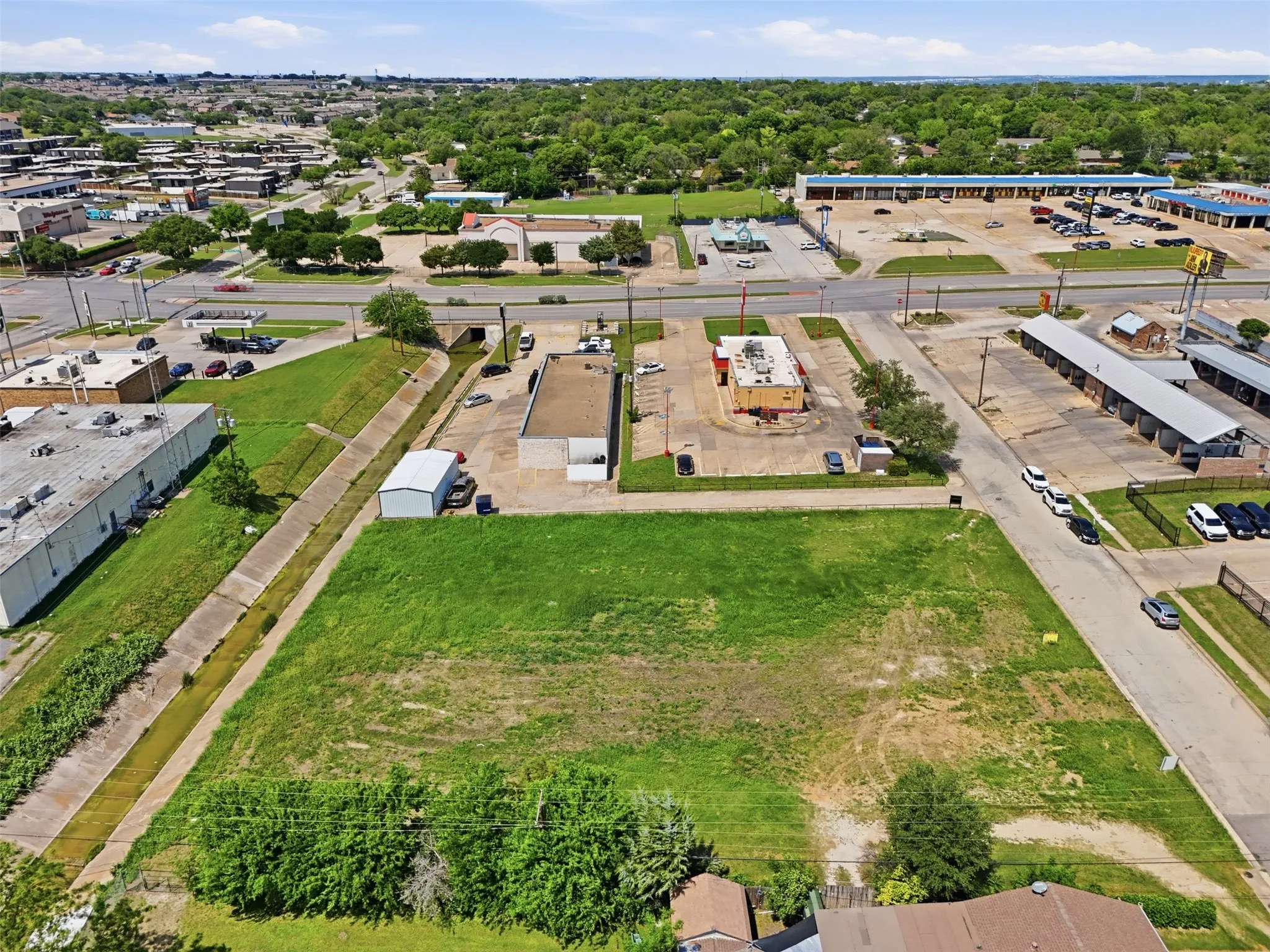 Expansive undeveloped land parcel featuring a green grassy surface
