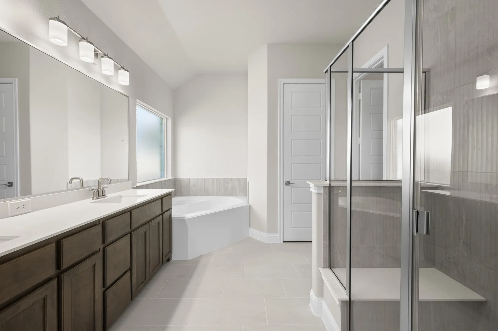 DFW-Myrtle Creek-Concept 2464-228 Mountain Laurel Drive- Primary Suite -Risewell Homes-3