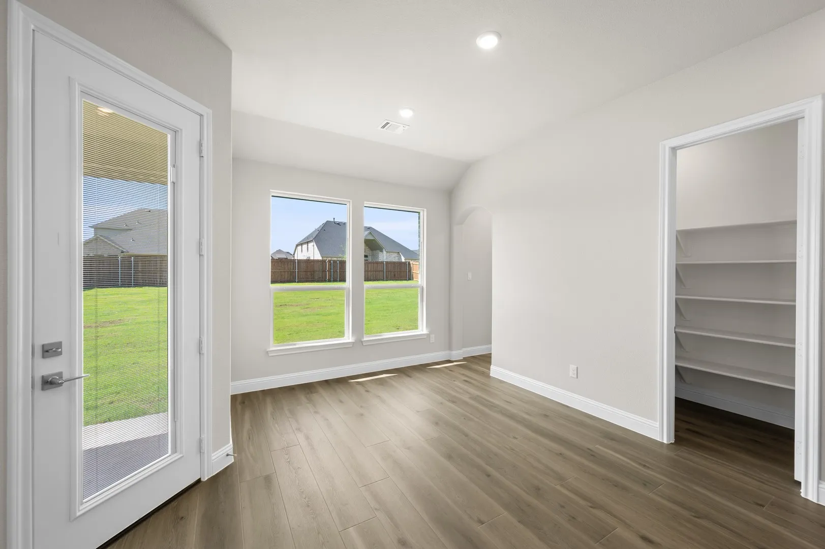 DFW-Myrtle Creek-Concept 2464-228 Mountain Laurel Drive- Breakfast nook -Risewell Homes-1