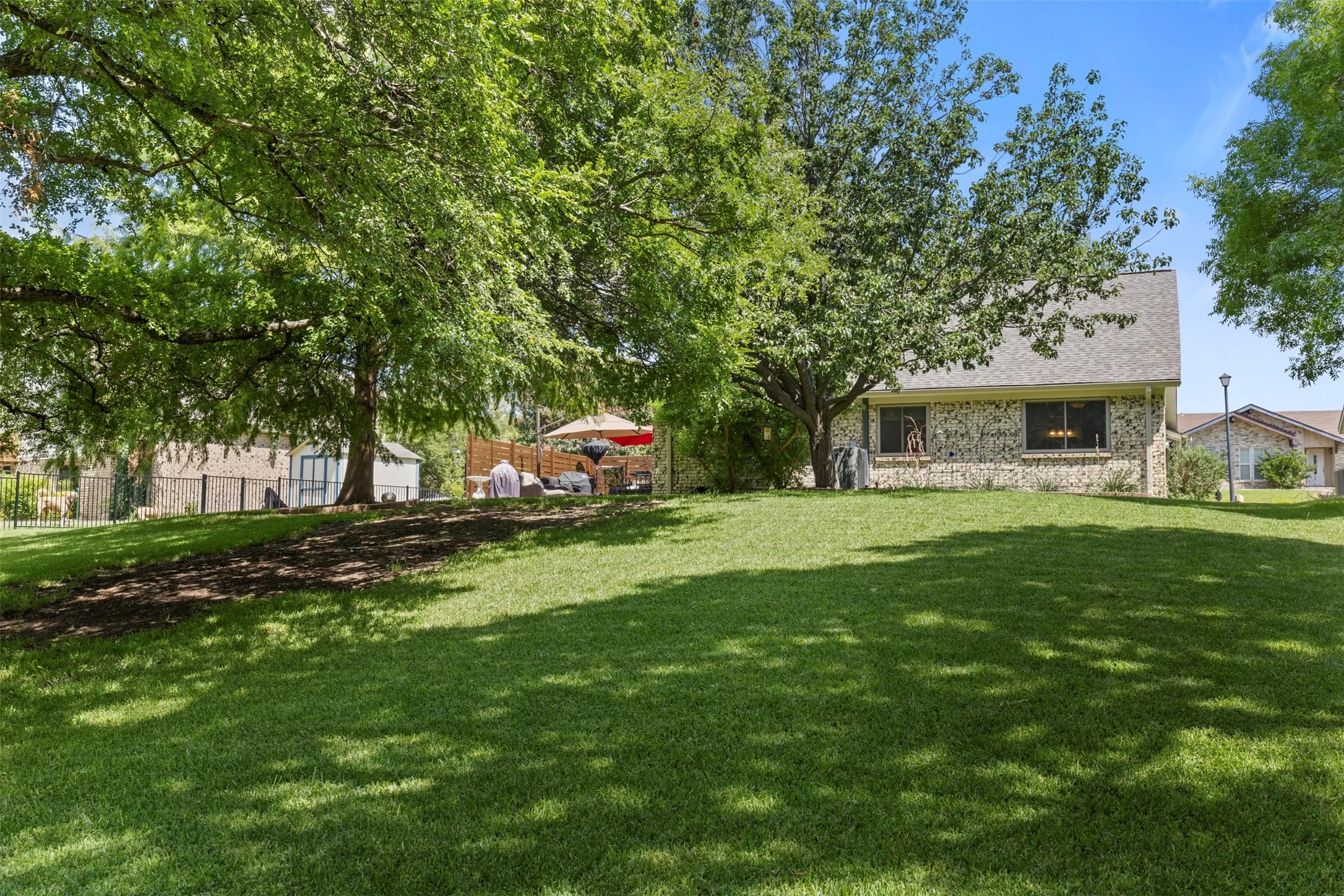 Single Family Residence For Sale in Dallas County , 5905 Galaxie Road, Garland, Texas 75044, 3 Bedroom, 2 Bathroom, 2 Garage spaces, 1,588 Sqft, built in 1979, mls#21311506, Real Estate Agent in Garland, Homes For Sale in Dallas county, Homes For Sale in Garland, Realtor in Garland Texas, Real Estate Brokerage Independent Realty Texas, Luminita Cordes Realtor