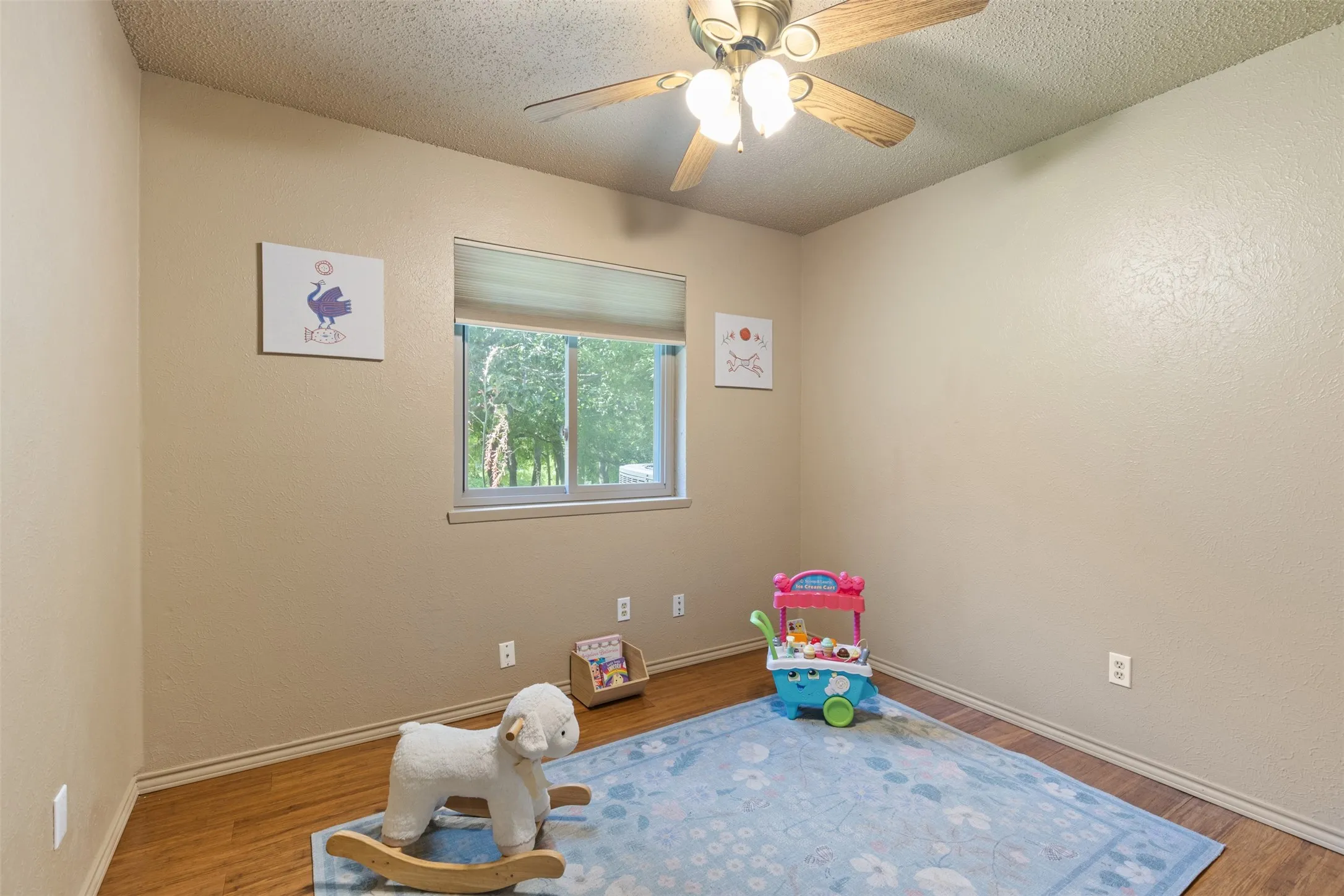 Single Family Residence For Sale in Dallas County , 5905 Galaxie Road, Garland, Texas 75044, 3 Bedroom, 2 Bathroom, 2 Garage spaces, 1,588 Sqft, built in 1979, mls#21311506, Real Estate Agent in Garland, Homes For Sale in Dallas county, Homes For Sale in Garland, Realtor in Garland Texas, Real Estate Brokerage Independent Realty Texas, Luminita Cordes Realtor