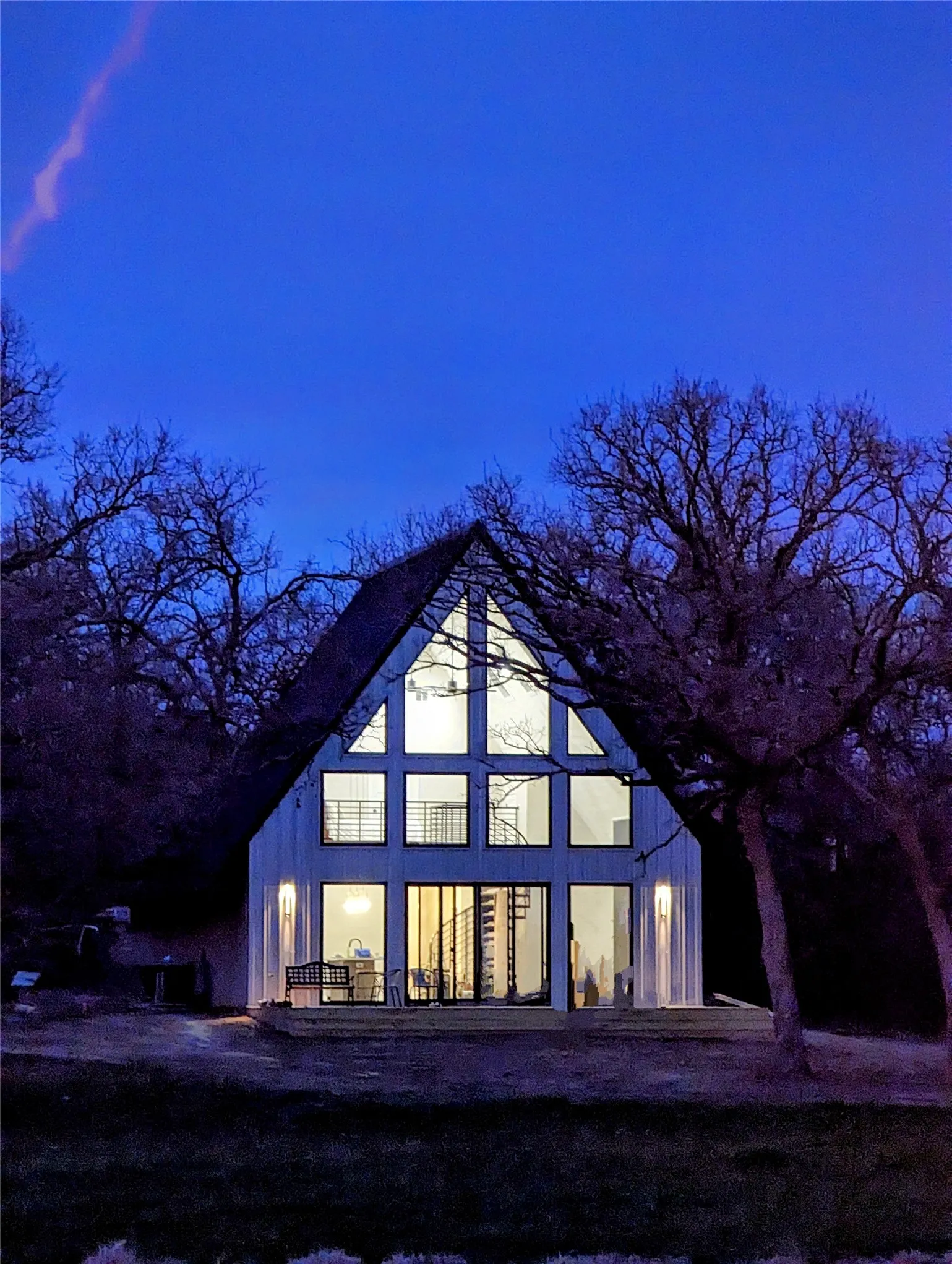 Photo taken of the incredible show that Mother Nature gives you at this amazing home.