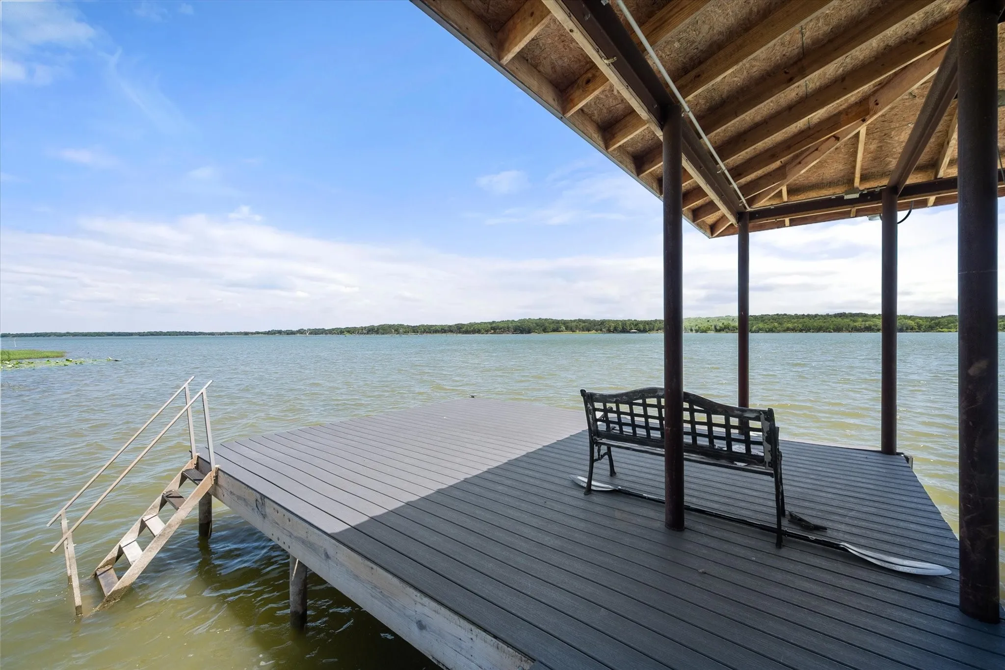 Relax on the boathouse deck while taking in panoramic Richland Chambers Lake views.