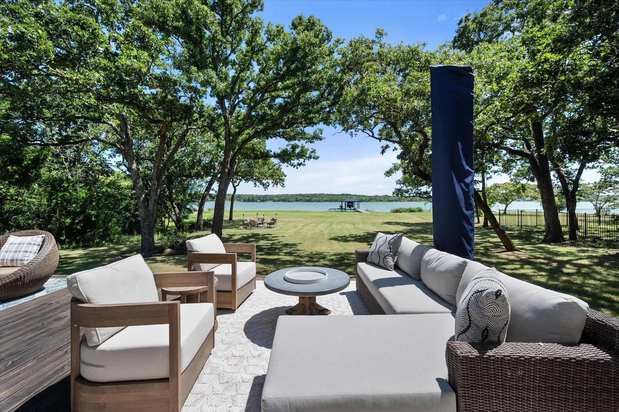 Gather with friends while enjoying wide-open views of Richland Chambers Lake.