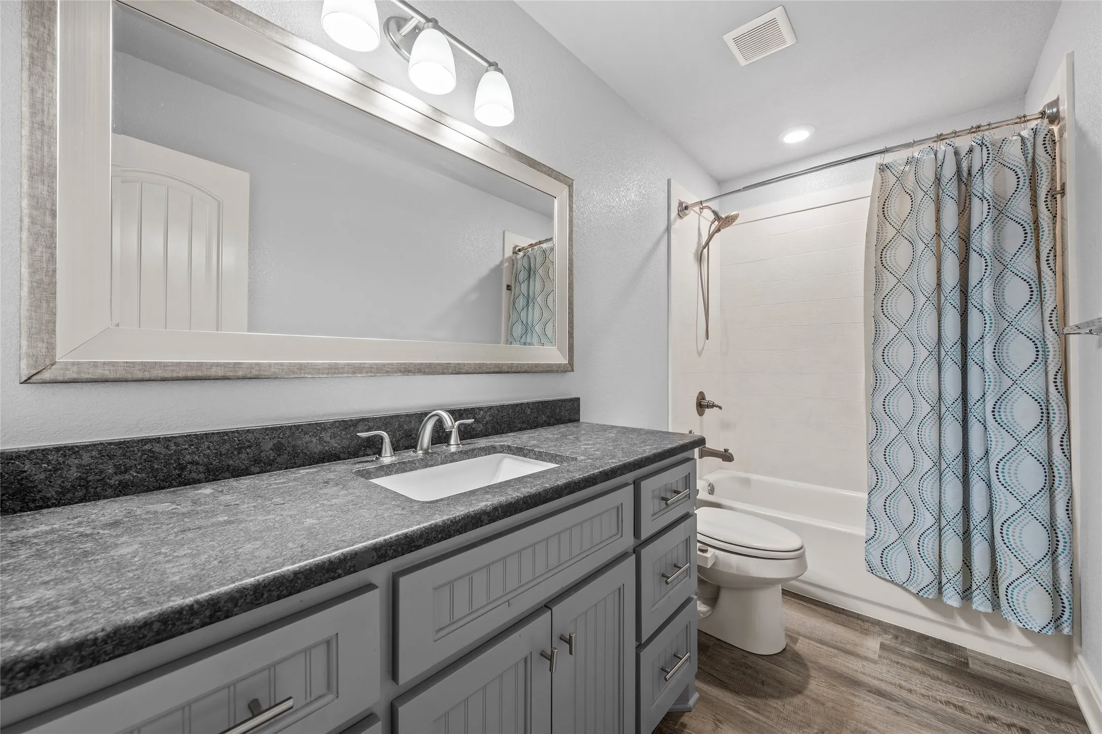 Single Family Residence For Sale in Mc Lennan County , 10112 Braided Briar Lane, Waco, Texas 76712, 5 Bedroom, 3 Bathroom, 2 Garage spaces, 2,772 Sqft, built in 2020, mls#21327044, Real Estate Agent in Waco, Homes For Sale in Mc Lennan county, Homes For Sale in Waco, Realtor in Waco Texas, Real Estate Brokerage Independent Realty Texas, Luminita Cordes Realtor