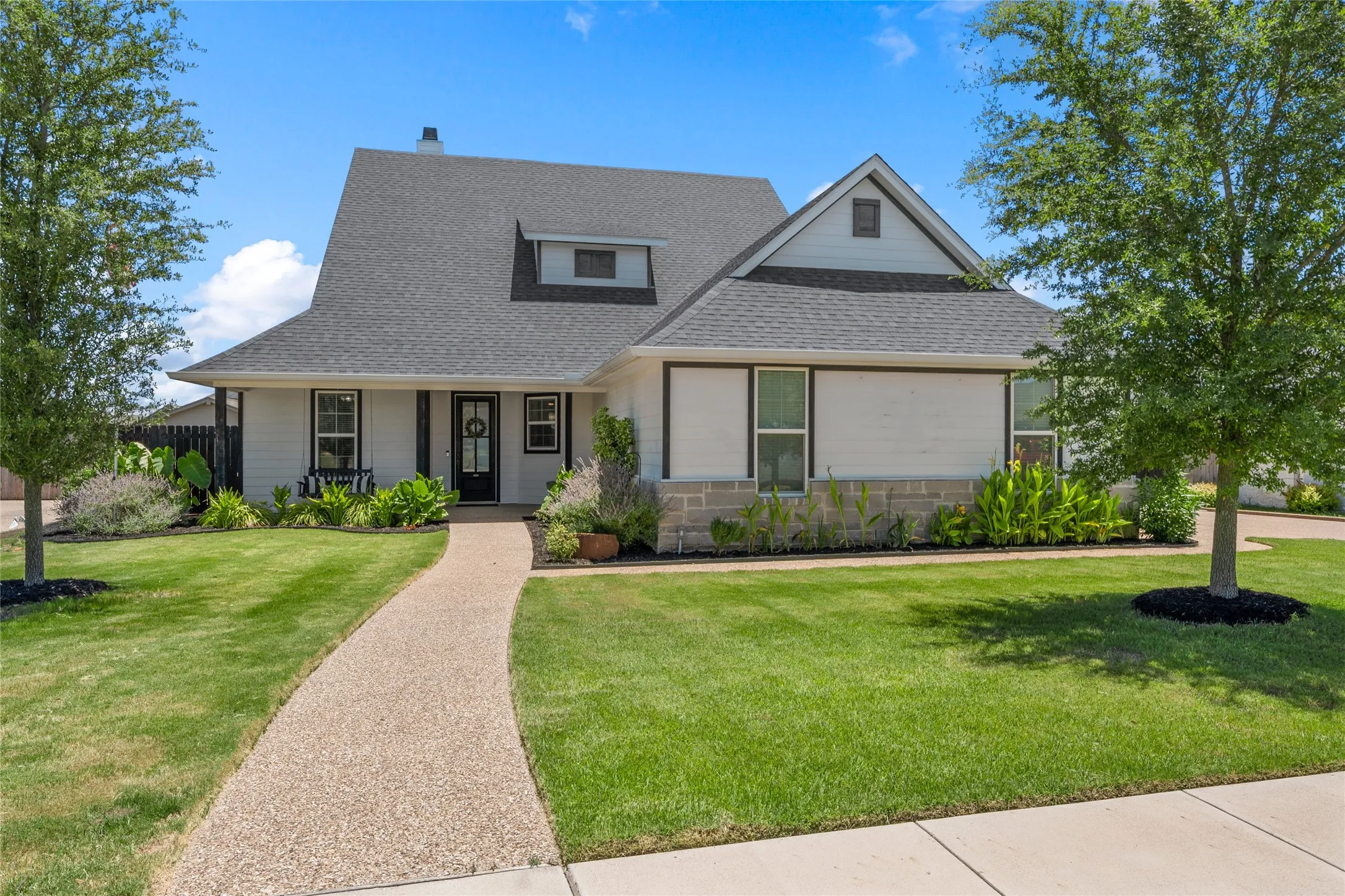 Single Family Residence For Sale in Mc Lennan County , 10112 Braided Briar Lane, Waco, Texas 76712, 5 Bedroom, 3 Bathroom, 2 Garage spaces, 2,772 Sqft, built in 2020, mls#21327044, Real Estate Agent in Waco, Homes For Sale in Mc Lennan county, Homes For Sale in Waco, Realtor in Waco Texas, Real Estate Brokerage Independent Realty Texas, Luminita Cordes Realtor
