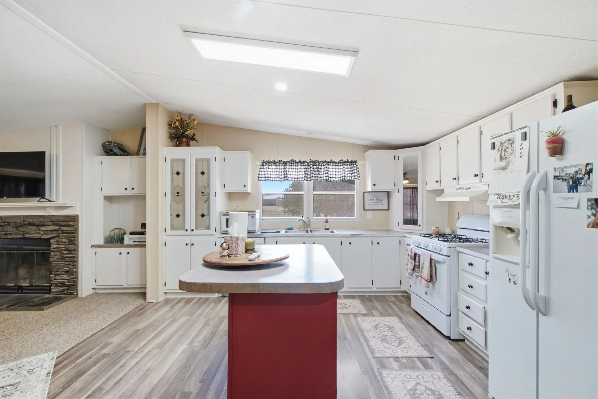Mobile Home For Sale in Hood County , 7237 Hayworth Highway, Granbury, Texas 76048, 3 Bedroom, 2 Bathroom, Garage spaces, 1,782 Sqft, built in 1996, mls#21322483, Real Estate Agent in Granbury, Homes For Sale in Hood county, Homes For Sale in Granbury, Realtor in Granbury Texas, Real Estate Brokerage Independent Realty Texas, Luminita Cordes Realtor