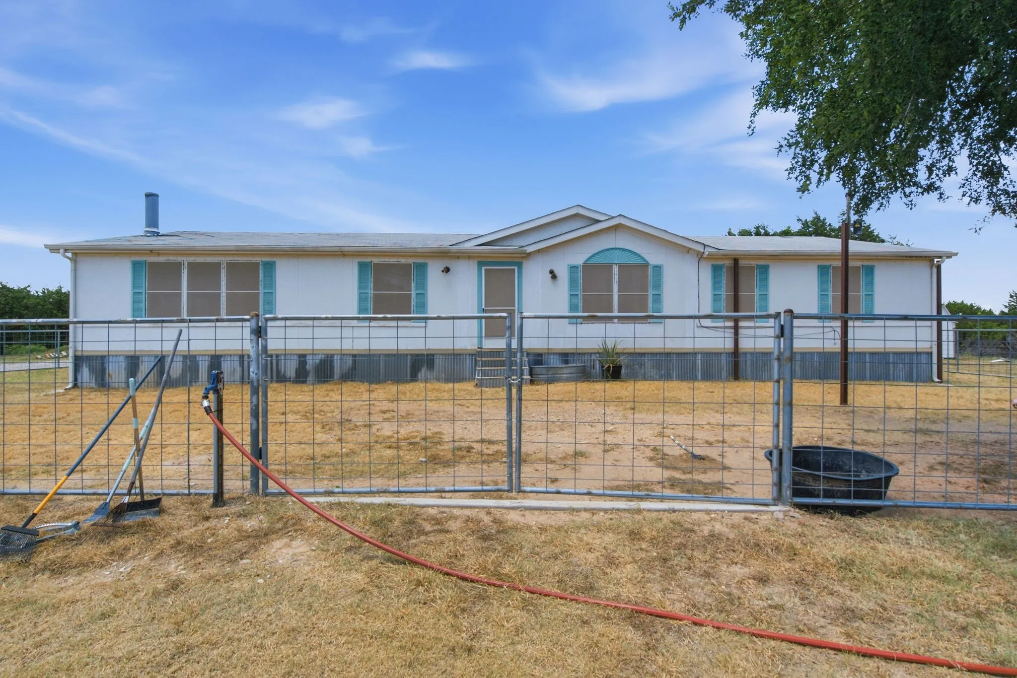 Mobile Home For Sale in Hood County , 7237 Hayworth Highway, Granbury, Texas 76048, 3 Bedroom, 2 Bathroom, Garage spaces, 1,782 Sqft, built in 1996, mls#21322483, Real Estate Agent in Granbury, Homes For Sale in Hood county, Homes For Sale in Granbury, Realtor in Granbury Texas, Real Estate Brokerage Independent Realty Texas, Luminita Cordes Realtor