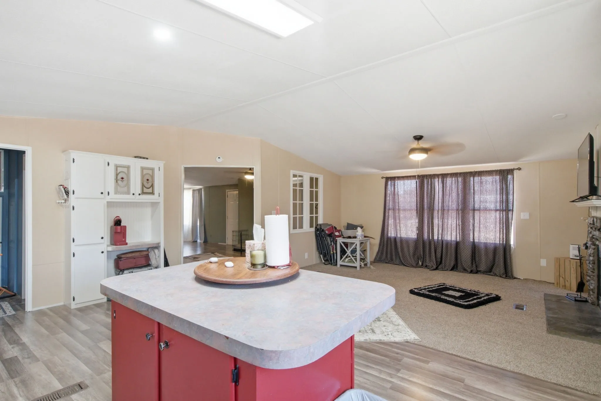 Mobile Home For Sale in Hood County , 7237 Hayworth Highway, Granbury, Texas 76048, 3 Bedroom, 2 Bathroom, Garage spaces, 1,782 Sqft, built in 1996, mls#21322483, Real Estate Agent in Granbury, Homes For Sale in Hood county, Homes For Sale in Granbury, Realtor in Granbury Texas, Real Estate Brokerage Independent Realty Texas, Luminita Cordes Realtor