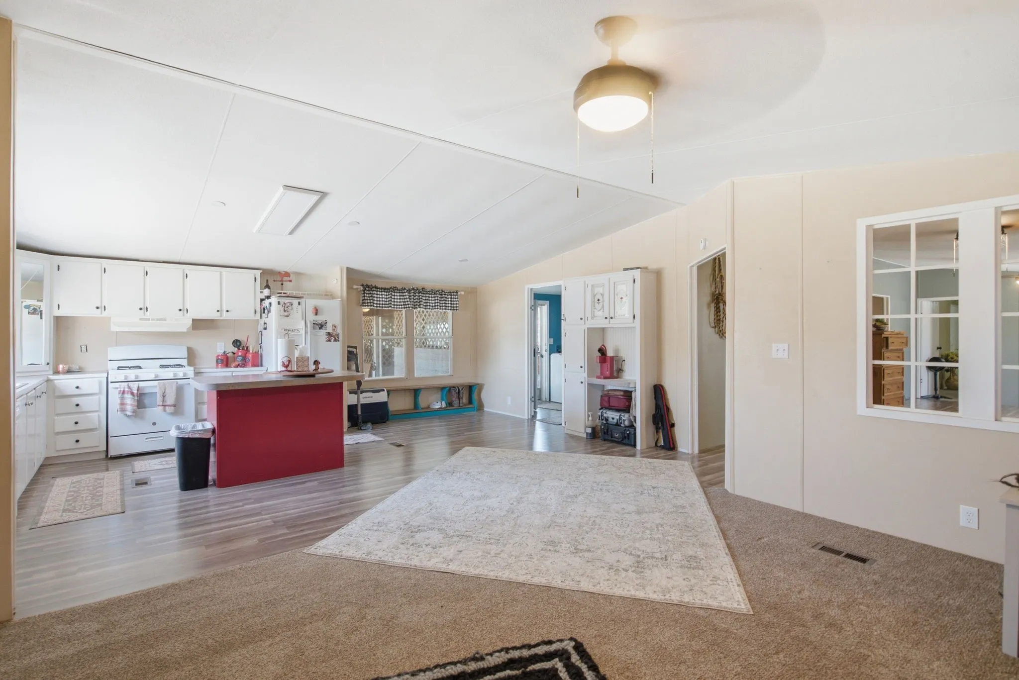 Mobile Home For Sale in Hood County , 7237 Hayworth Highway, Granbury, Texas 76048, 3 Bedroom, 2 Bathroom, Garage spaces, 1,782 Sqft, built in 1996, mls#21322483, Real Estate Agent in Granbury, Homes For Sale in Hood county, Homes For Sale in Granbury, Realtor in Granbury Texas, Real Estate Brokerage Independent Realty Texas, Luminita Cordes Realtor