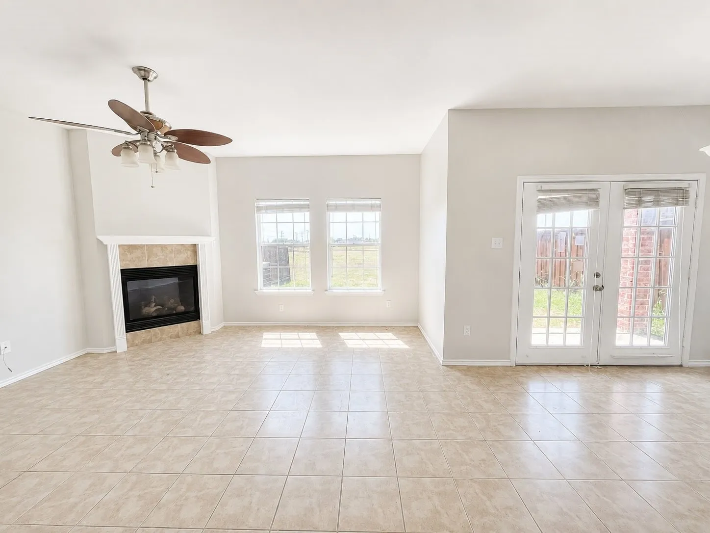 Duplex For Rent in Denton County , 127 Castleridge Drive B, Little Elm, Texas 75068, 3 Bedroom, 3 Bathroom, 2 Garage spaces, 1,630 Sqft, built in 2006, mls#21322141, Real Estate Agent in Little Elm, Homes For Rent in Denton county, Homes For Rent in Little Elm, Realtor in Little Elm Texas, Real Estate Brokerage Independent Realty Texas, Luminita Cordes Realtor