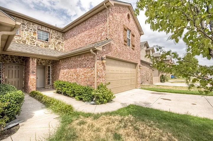 Duplex For Rent in Denton County , 127 Castleridge Drive B, Little Elm, Texas 75068, 3 Bedroom, 3 Bathroom, 2 Garage spaces, 1,630 Sqft, built in 2006, mls#21322141, Real Estate Agent in Little Elm, Homes For Rent in Denton county, Homes For Rent in Little Elm, Realtor in Little Elm Texas, Real Estate Brokerage Independent Realty Texas, Luminita Cordes Realtor