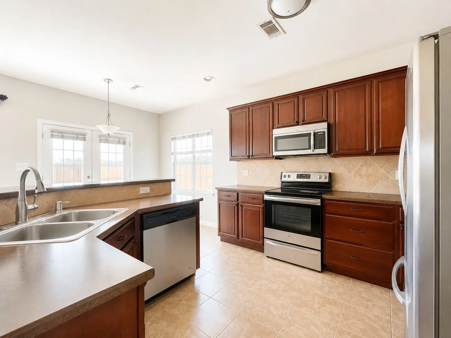 Duplex For Rent in Denton County , 127 Castleridge Drive B, Little Elm, Texas 75068, 3 Bedroom, 3 Bathroom, 2 Garage spaces, 1,630 Sqft, built in 2006, mls#21322141, Real Estate Agent in Little Elm, Homes For Rent in Denton county, Homes For Rent in Little Elm, Realtor in Little Elm Texas, Real Estate Brokerage Independent Realty Texas, Luminita Cordes Realtor