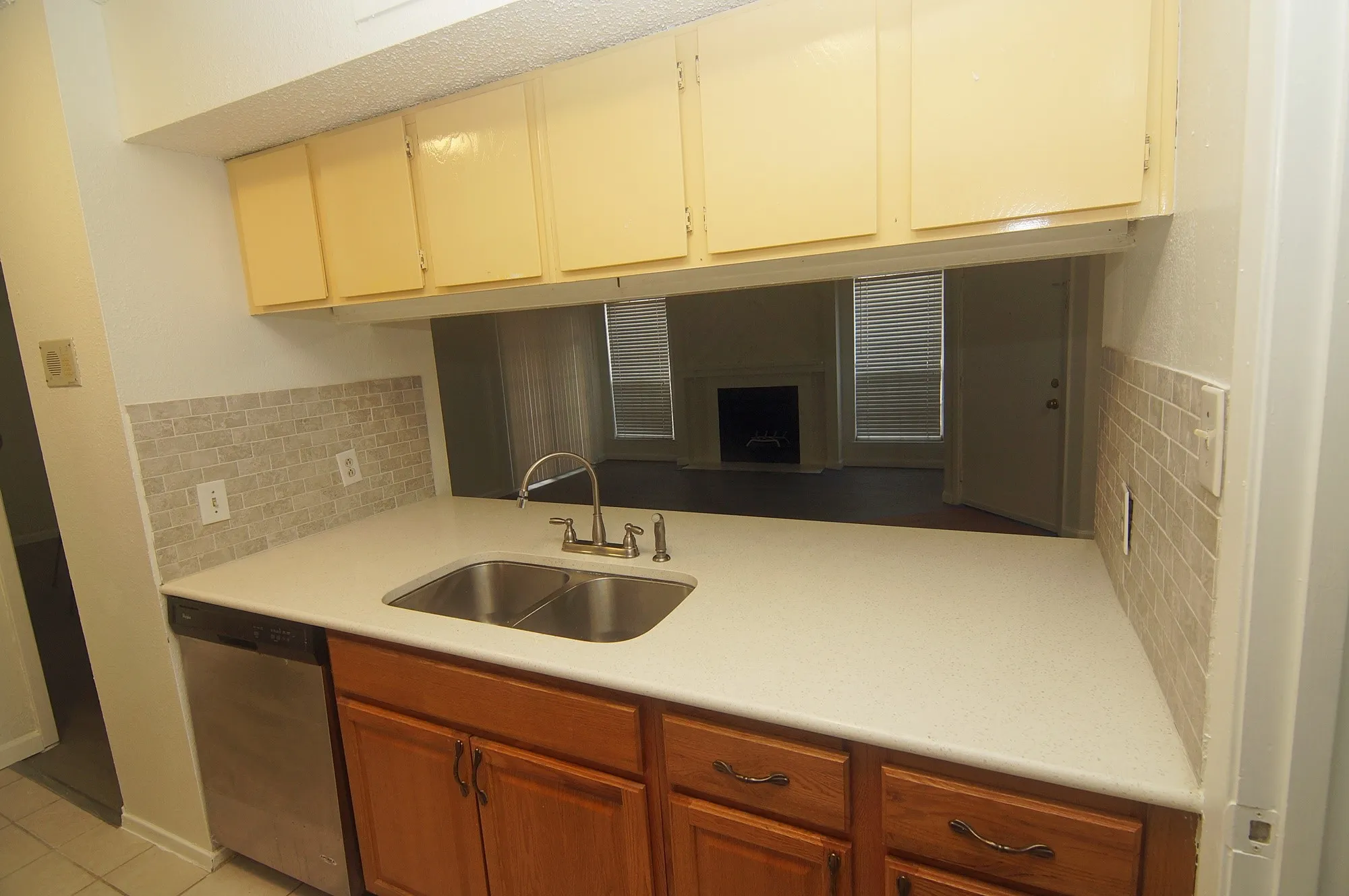 Condominium For Sale in Dallas County , 12480 Abrams Road 201, Dallas, Texas 75243, 1 Bedroom, 1 Bathroom, Garage spaces, 732 Sqft, built in 1982, Price $114,900, mls#21327542, Real Estate Agent in Dallas, Homes For Sale in Dallas county, Homes For Sale in Dallas, Realtor in Dallas Texas, Real Estate Brokerage Independent Realty Texas, Luminita Cordes Realtor