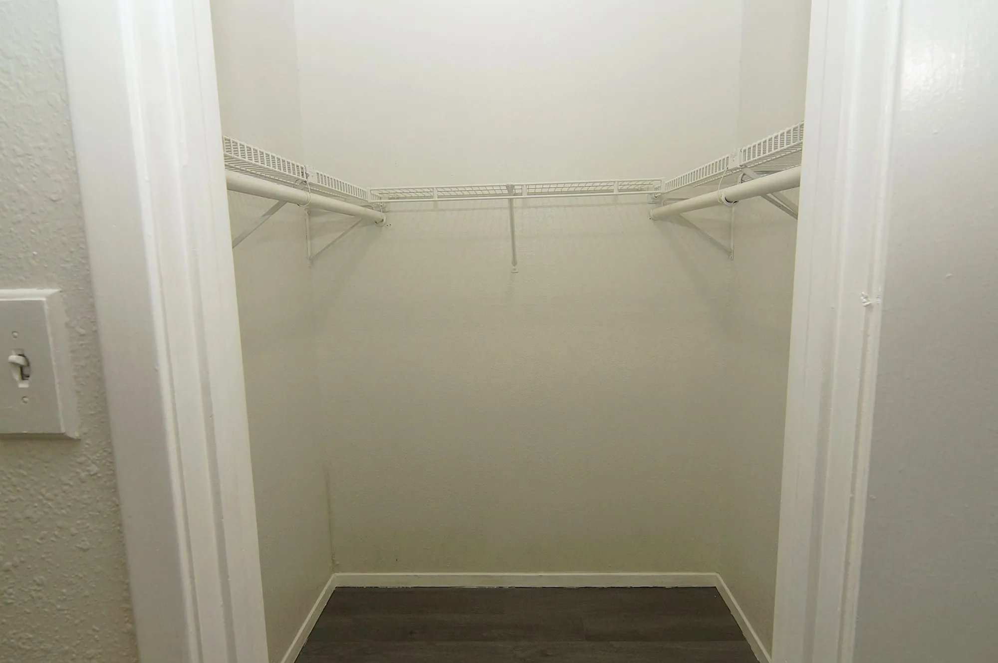 Condominium For Sale in Dallas County , 12480 Abrams Road 201, Dallas, Texas 75243, 1 Bedroom, 1 Bathroom, Garage spaces, 732 Sqft, built in 1982, Price $114,900, mls#21327542, Real Estate Agent in Dallas, Homes For Sale in Dallas county, Homes For Sale in Dallas, Realtor in Dallas Texas, Real Estate Brokerage Independent Realty Texas, Luminita Cordes Realtor