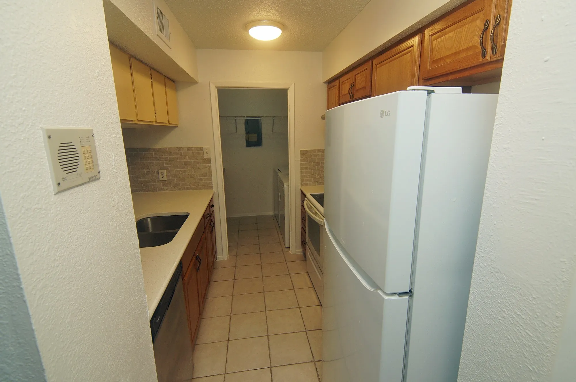Condominium For Sale in Dallas County , 12480 Abrams Road 201, Dallas, Texas 75243, 1 Bedroom, 1 Bathroom, Garage spaces, 732 Sqft, built in 1982, Price $114,900, mls#21327542, Real Estate Agent in Dallas, Homes For Sale in Dallas county, Homes For Sale in Dallas, Realtor in Dallas Texas, Real Estate Brokerage Independent Realty Texas, Luminita Cordes Realtor