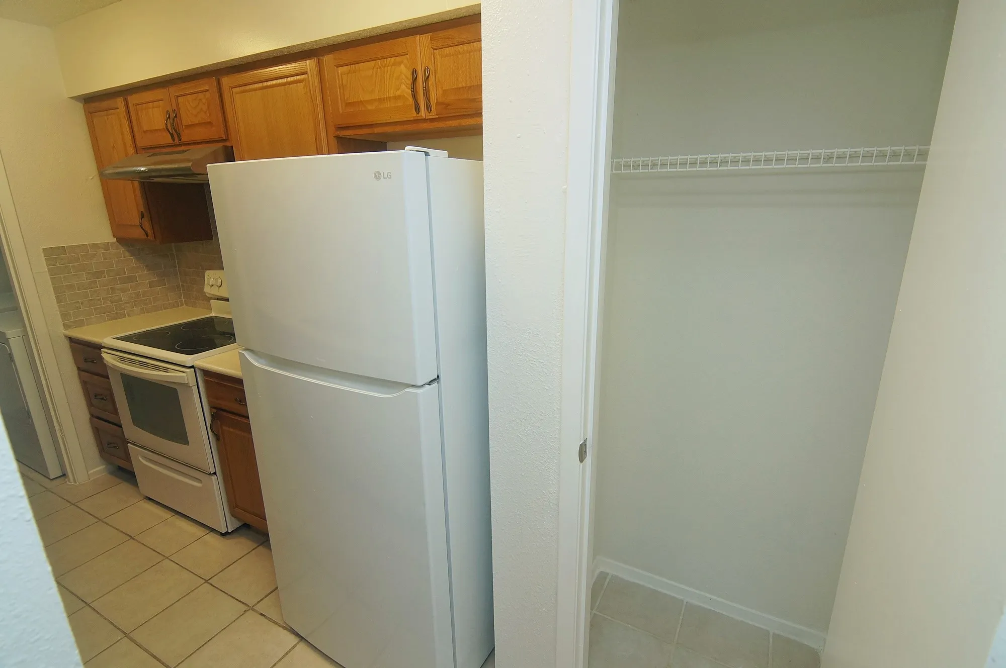 Condominium For Sale in Dallas County , 12480 Abrams Road 201, Dallas, Texas 75243, 1 Bedroom, 1 Bathroom, Garage spaces, 732 Sqft, built in 1982, Price $114,900, mls#21327542, Real Estate Agent in Dallas, Homes For Sale in Dallas county, Homes For Sale in Dallas, Realtor in Dallas Texas, Real Estate Brokerage Independent Realty Texas, Luminita Cordes Realtor