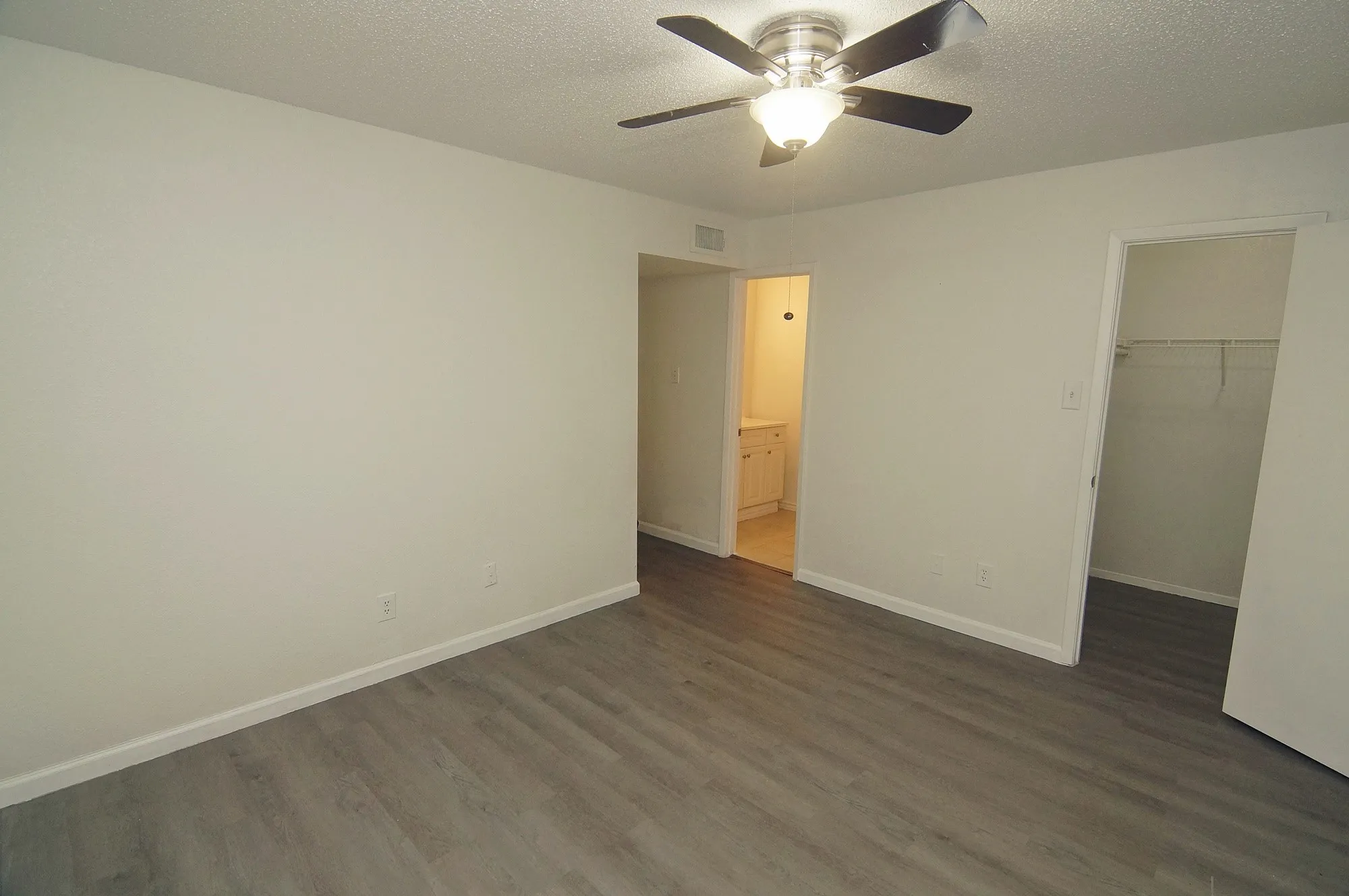 Condominium For Sale in Dallas County , 12480 Abrams Road 201, Dallas, Texas 75243, 1 Bedroom, 1 Bathroom, Garage spaces, 732 Sqft, built in 1982, Price $114,900, mls#21327542, Real Estate Agent in Dallas, Homes For Sale in Dallas county, Homes For Sale in Dallas, Realtor in Dallas Texas, Real Estate Brokerage Independent Realty Texas, Luminita Cordes Realtor