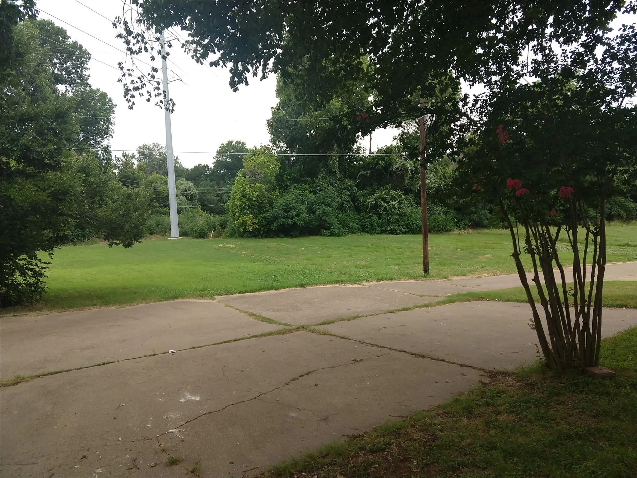 Duplex For Rent in Tarrant County , 2110 Valleywood Drive, Arlington, Texas 76013, 2 Bedroom, 2 Bathroom, Garage spaces, 1,073 Sqft, built in 1980, mls#21327475, Real Estate Agent in Arlington, Homes For Rent in Tarrant county, Homes For Rent in Arlington, Realtor in Arlington Texas, Real Estate Brokerage Independent Realty Texas, Luminita Cordes Realtor