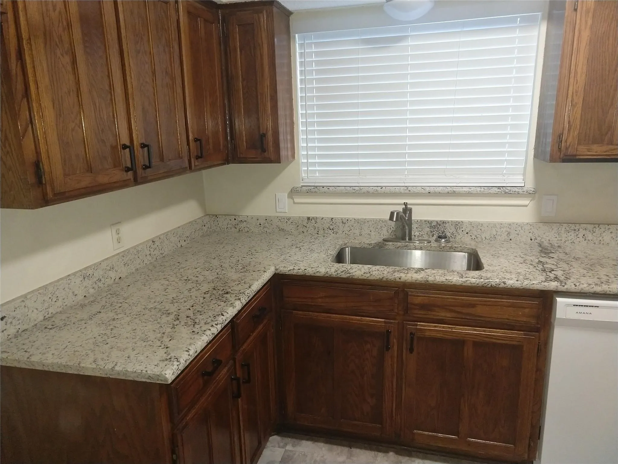 Duplex For Rent in Tarrant County , 2110 Valleywood Drive, Arlington, Texas 76013, 2 Bedroom, 2 Bathroom, Garage spaces, 1,073 Sqft, built in 1980, mls#21327475, Real Estate Agent in Arlington, Homes For Rent in Tarrant county, Homes For Rent in Arlington, Realtor in Arlington Texas, Real Estate Brokerage Independent Realty Texas, Luminita Cordes Realtor
