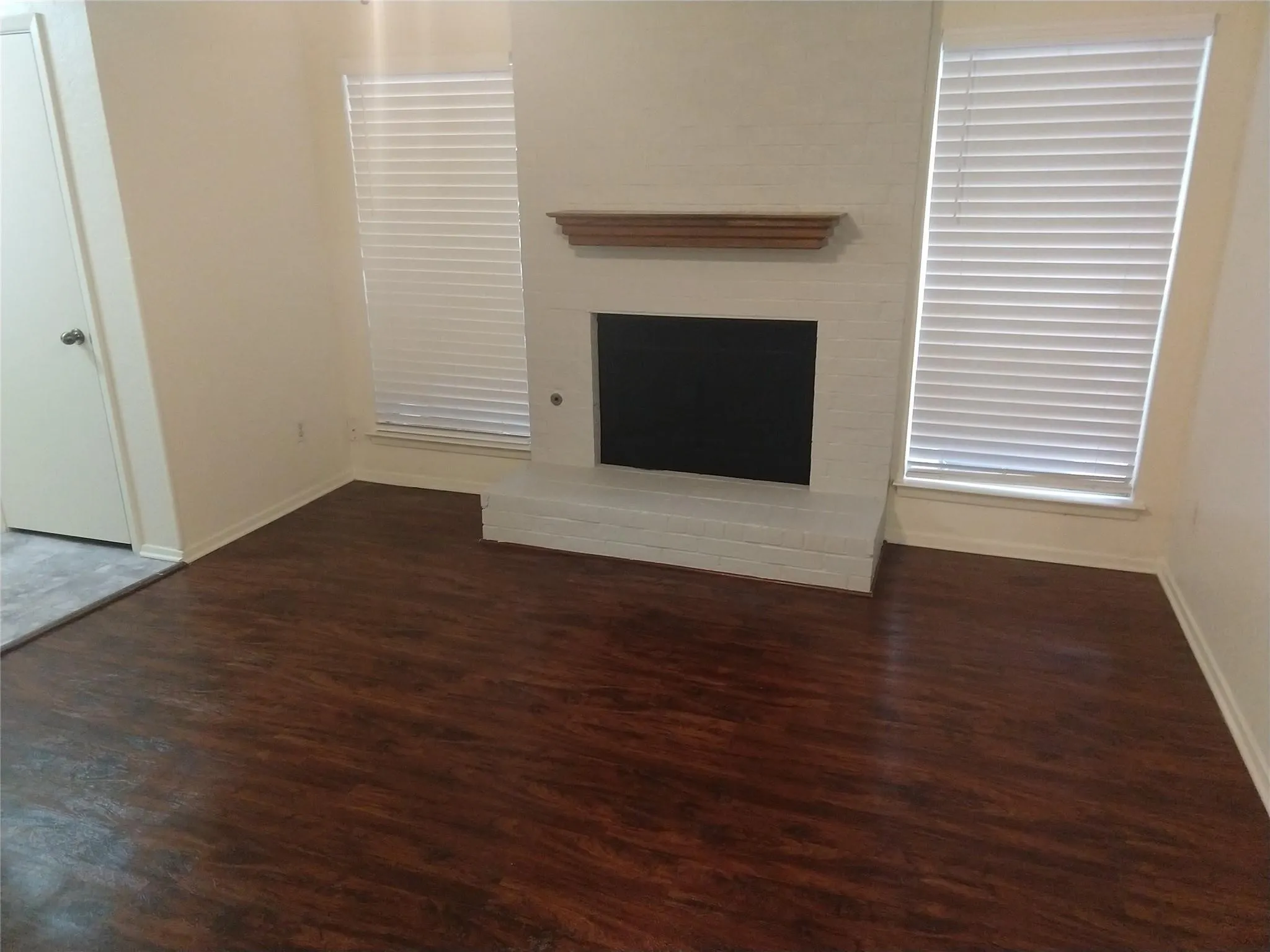 Duplex For Rent in Tarrant County , 2110 Valleywood Drive, Arlington, Texas 76013, 2 Bedroom, 2 Bathroom, Garage spaces, 1,073 Sqft, built in 1980, mls#21327475, Real Estate Agent in Arlington, Homes For Rent in Tarrant county, Homes For Rent in Arlington, Realtor in Arlington Texas, Real Estate Brokerage Independent Realty Texas, Luminita Cordes Realtor