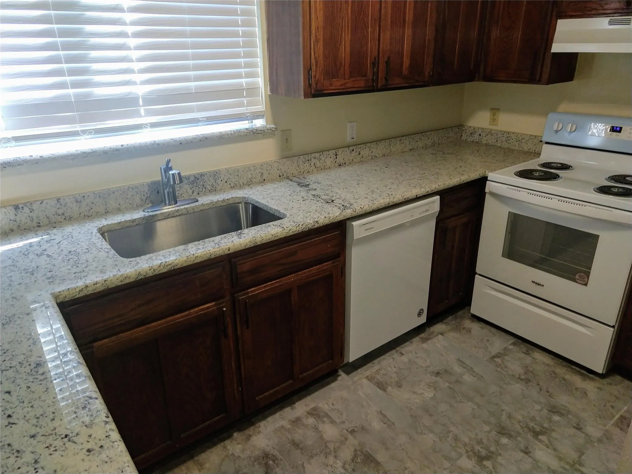 Duplex For Rent in Tarrant County , 2110 Valleywood Drive, Arlington, Texas 76013, 2 Bedroom, 2 Bathroom, Garage spaces, 1,073 Sqft, built in 1980, mls#21327475, Real Estate Agent in Arlington, Homes For Rent in Tarrant county, Homes For Rent in Arlington, Realtor in Arlington Texas, Real Estate Brokerage Independent Realty Texas, Luminita Cordes Realtor