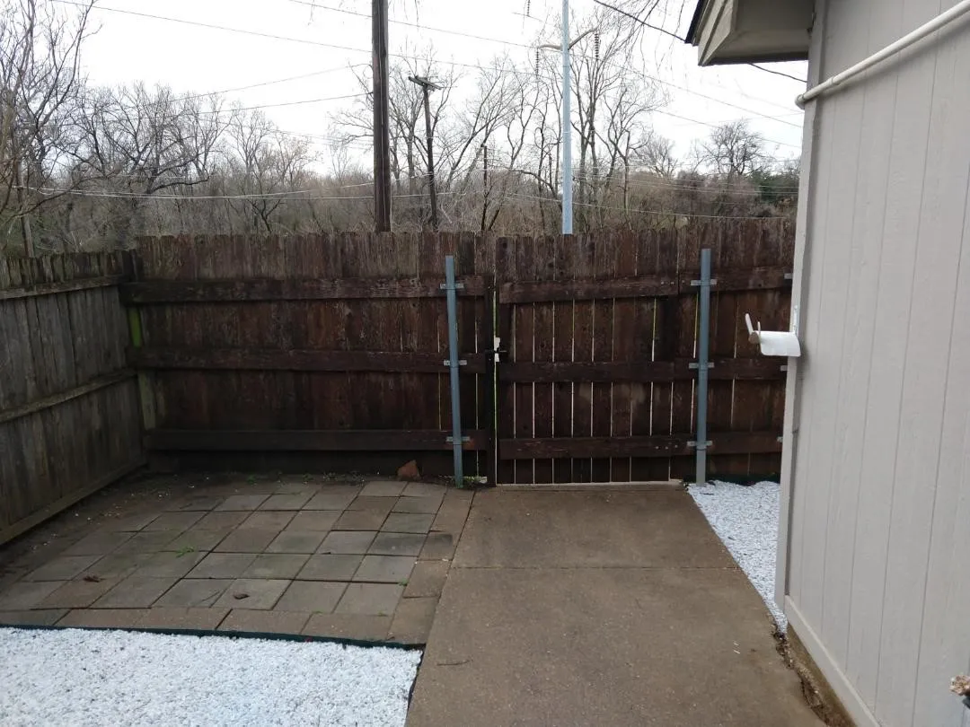 Duplex For Rent in Tarrant County , 2110 Valleywood Drive, Arlington, Texas 76013, 2 Bedroom, 2 Bathroom, Garage spaces, 1,073 Sqft, built in 1980, mls#21327475, Real Estate Agent in Arlington, Homes For Rent in Tarrant county, Homes For Rent in Arlington, Realtor in Arlington Texas, Real Estate Brokerage Independent Realty Texas, Luminita Cordes Realtor
