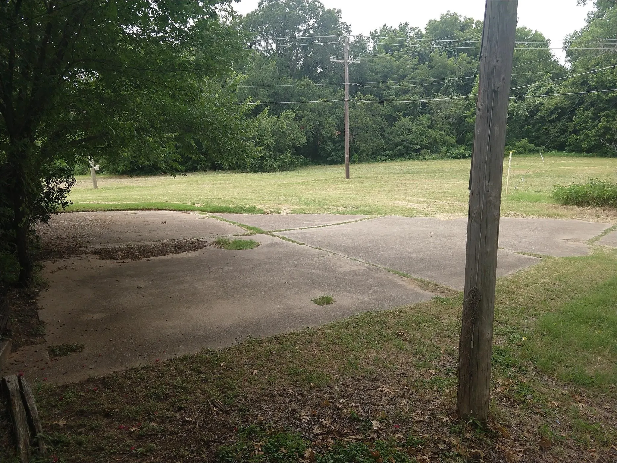 Duplex For Rent in Tarrant County , 2110 Valleywood Drive, Arlington, Texas 76013, 2 Bedroom, 2 Bathroom, Garage spaces, 1,073 Sqft, built in 1980, mls#21327475, Real Estate Agent in Arlington, Homes For Rent in Tarrant county, Homes For Rent in Arlington, Realtor in Arlington Texas, Real Estate Brokerage Independent Realty Texas, Luminita Cordes Realtor