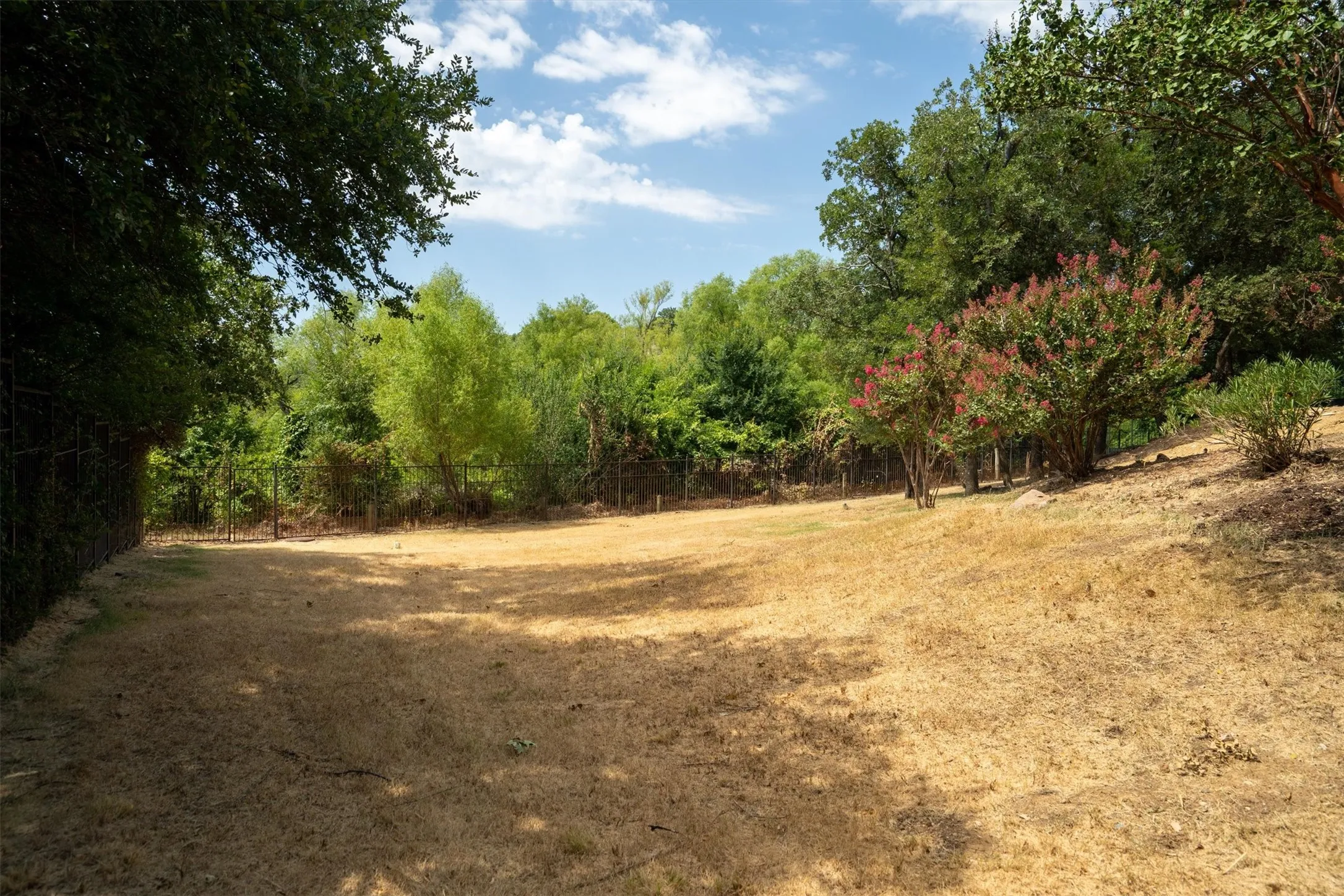 Unimproved Land For Sale in Denton County , 3110 Overlook Circle, Highland Village, Texas 75077, 0, 0, Garage spaces, 0 Sqft, built in 0, mls#21324546, Real Estate Agent in Highland Village, Homes For Sale in Denton county, Homes For Sale in Highland Village, Realtor in Highland Village Texas, Real Estate Brokerage Independent Realty Texas, Luminita Cordes Realtor