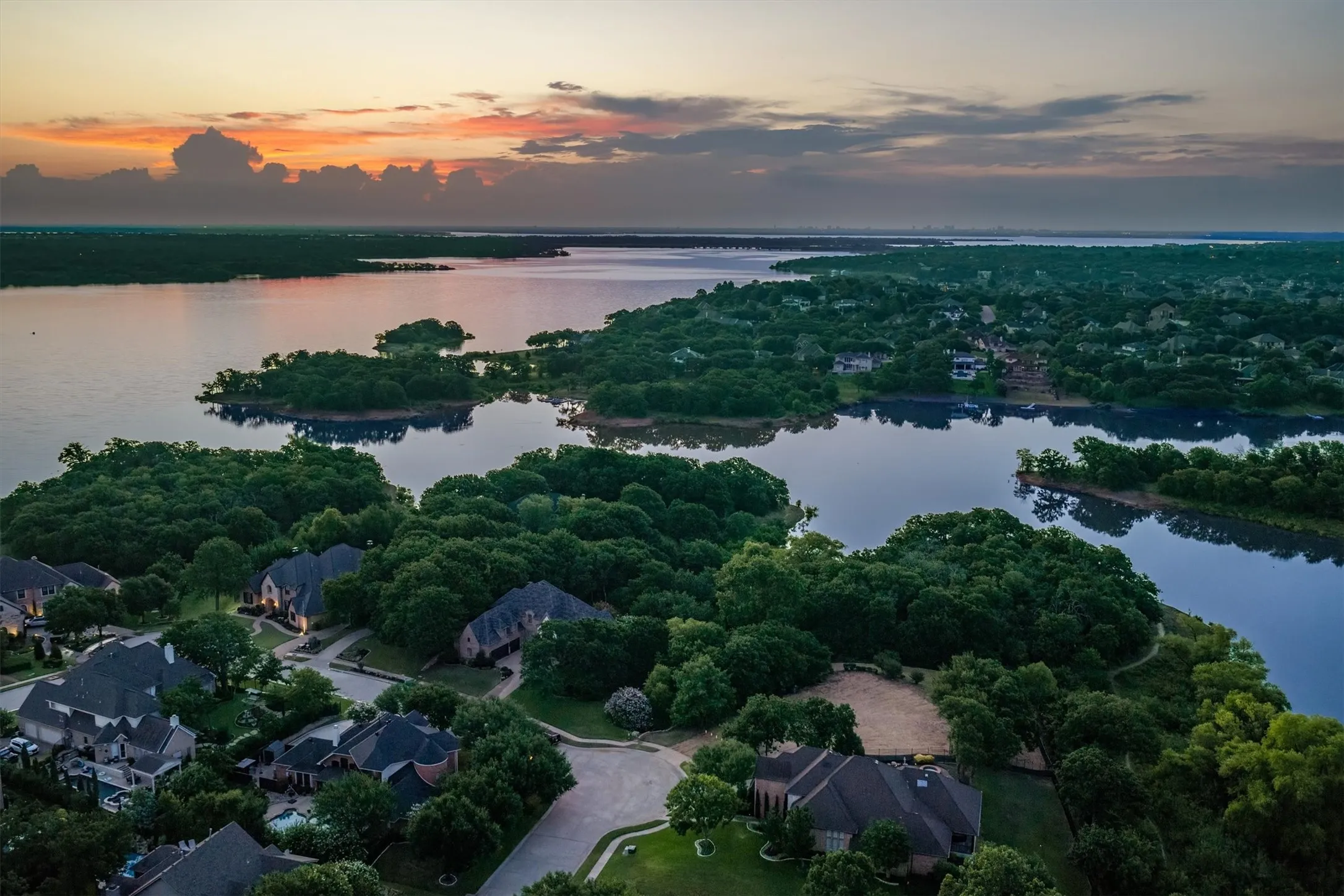 Unimproved Land For Sale in Denton County , 3110 Overlook Circle, Highland Village, Texas 75077, 0, 0, Garage spaces, 0 Sqft, built in 0, mls#21324546, Real Estate Agent in Highland Village, Homes For Sale in Denton county, Homes For Sale in Highland Village, Realtor in Highland Village Texas, Real Estate Brokerage Independent Realty Texas, Luminita Cordes Realtor