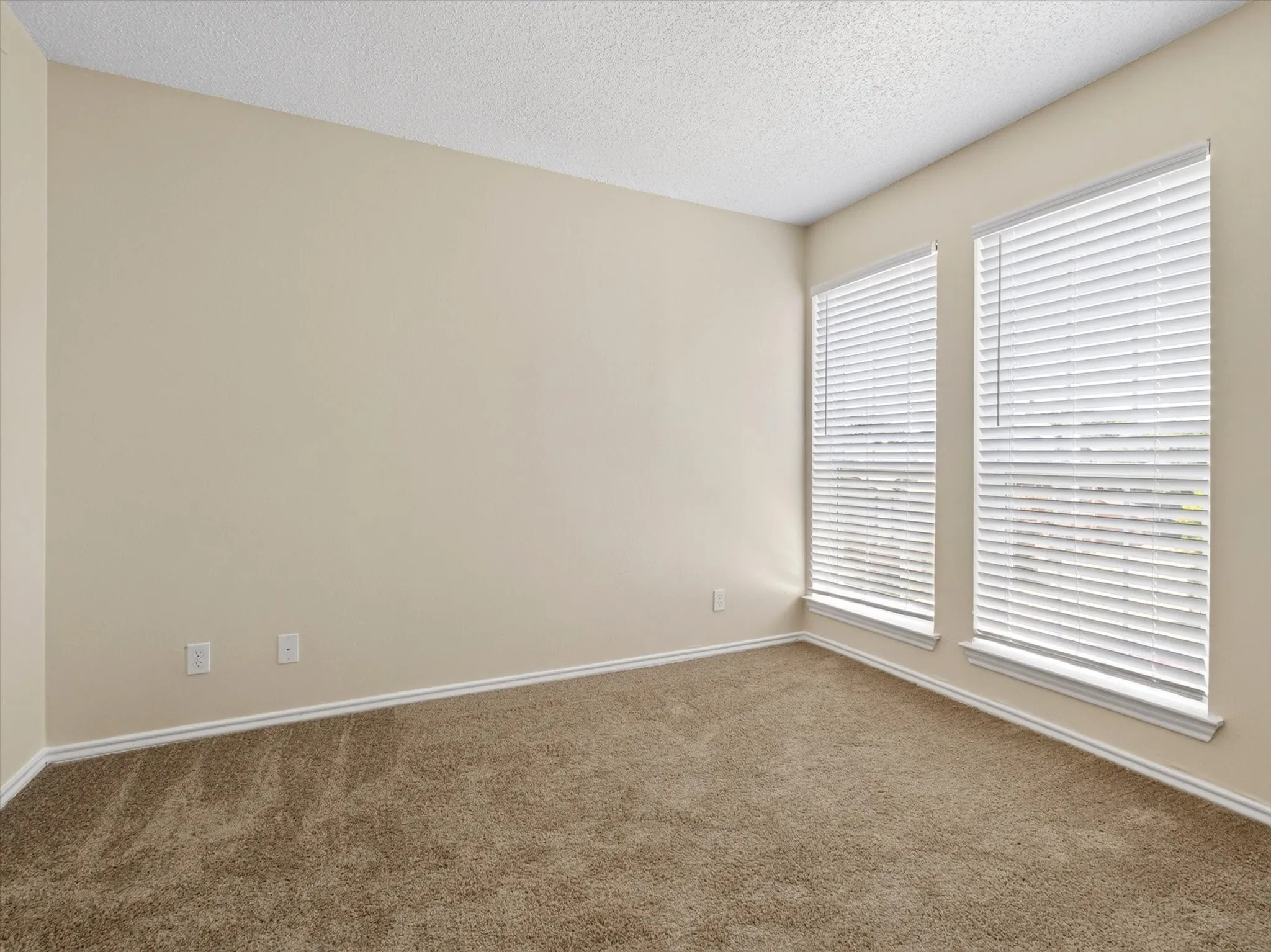Condominium For Sale in Dallas County , 4067 Beltway Drive 140, Addison, Texas 75001, 2 Bedroom, 2 Bathroom, 1 Garage spaces, 990 Sqft, built in 1982, mls#21323915, Real Estate Agent in Addison, Homes For Sale in Dallas county, Homes For Sale in Addison, Realtor in Addison Texas, Real Estate Brokerage Independent Realty Texas, Luminita Cordes Realtor