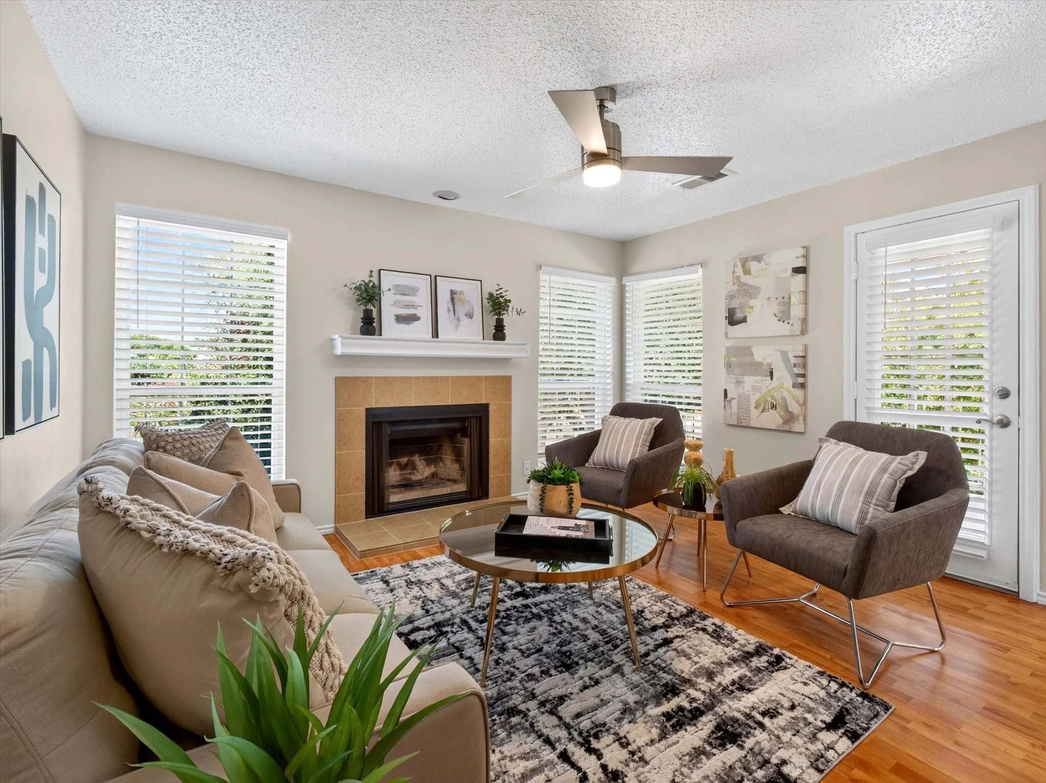 Condominium For Sale in Dallas County , 4067 Beltway Drive 140, Addison, Texas 75001, 2 Bedroom, 2 Bathroom, 1 Garage spaces, 990 Sqft, built in 1982, mls#21323915, Real Estate Agent in Addison, Homes For Sale in Dallas county, Homes For Sale in Addison, Realtor in Addison Texas, Real Estate Brokerage Independent Realty Texas, Luminita Cordes Realtor