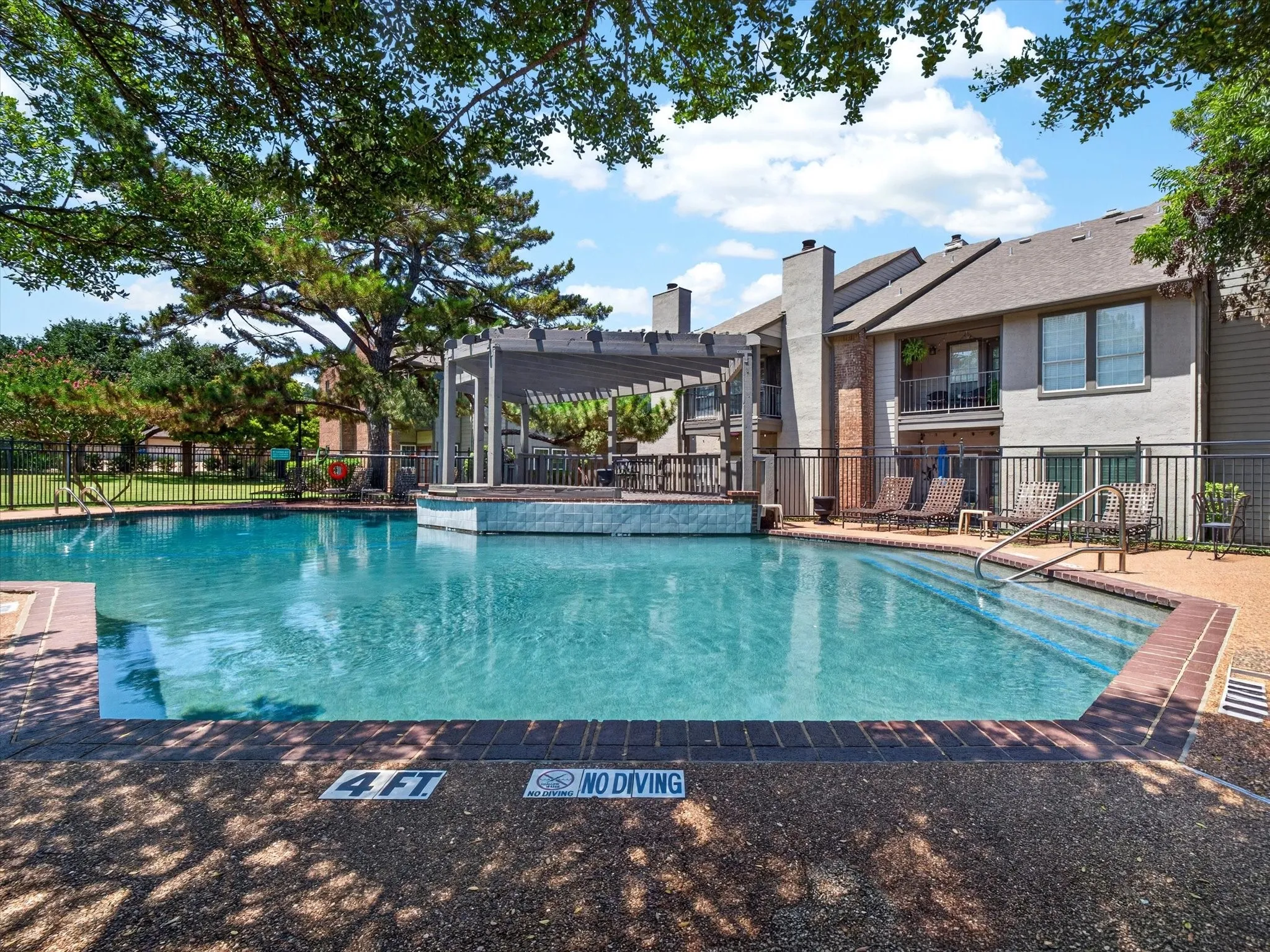 Condominium For Sale in Dallas County , 4067 Beltway Drive 140, Addison, Texas 75001, 2 Bedroom, 2 Bathroom, 1 Garage spaces, 990 Sqft, built in 1982, mls#21323915, Real Estate Agent in Addison, Homes For Sale in Dallas county, Homes For Sale in Addison, Realtor in Addison Texas, Real Estate Brokerage Independent Realty Texas, Luminita Cordes Realtor