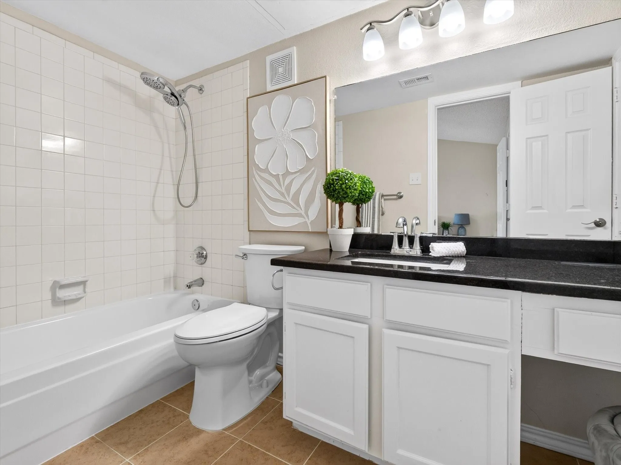 Condominium For Sale in Dallas County , 4067 Beltway Drive 140, Addison, Texas 75001, 2 Bedroom, 2 Bathroom, 1 Garage spaces, 990 Sqft, built in 1982, mls#21323915, Real Estate Agent in Addison, Homes For Sale in Dallas county, Homes For Sale in Addison, Realtor in Addison Texas, Real Estate Brokerage Independent Realty Texas, Luminita Cordes Realtor