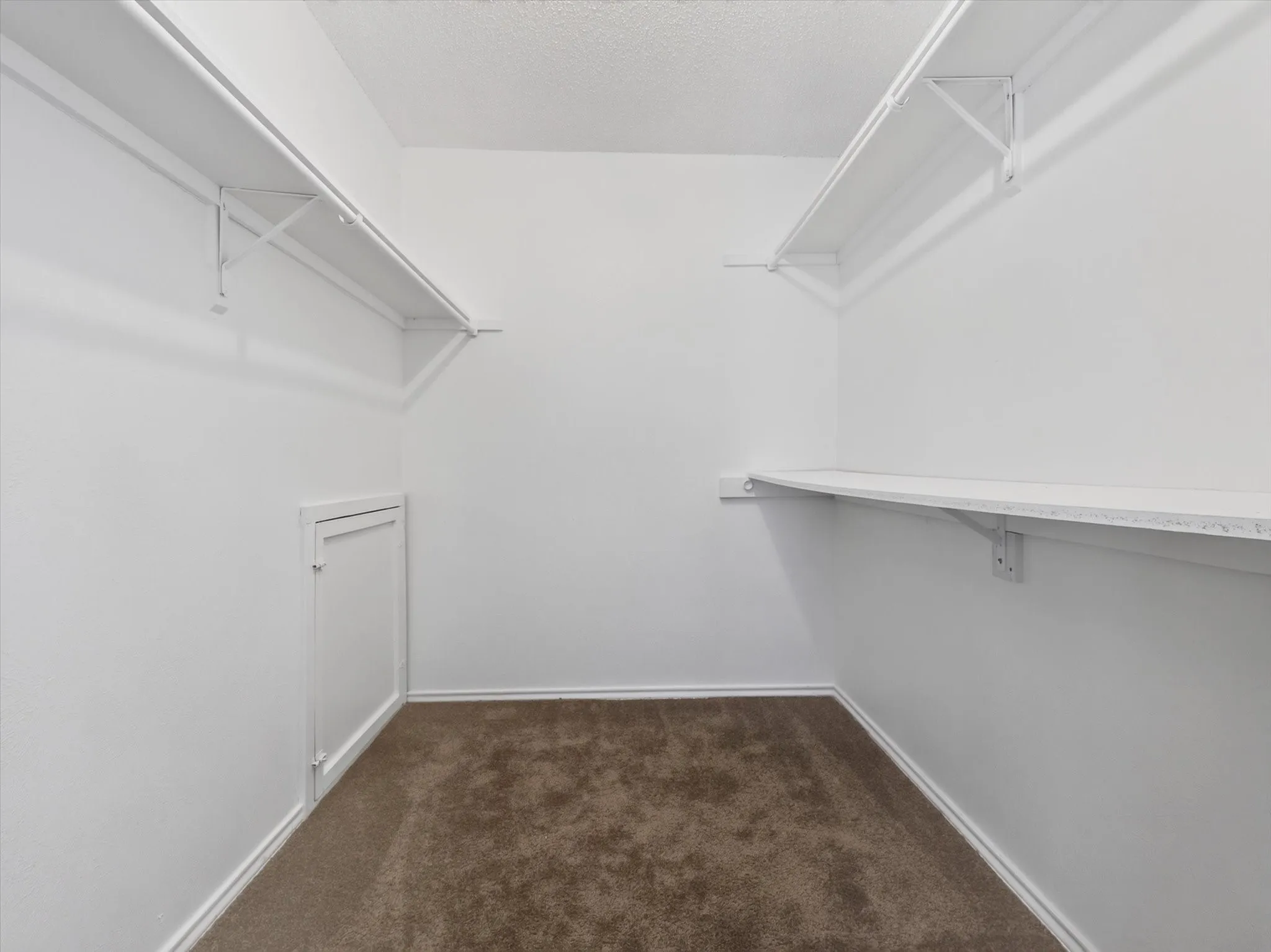 Condominium For Sale in Dallas County , 4067 Beltway Drive 140, Addison, Texas 75001, 2 Bedroom, 2 Bathroom, 1 Garage spaces, 990 Sqft, built in 1982, mls#21323915, Real Estate Agent in Addison, Homes For Sale in Dallas county, Homes For Sale in Addison, Realtor in Addison Texas, Real Estate Brokerage Independent Realty Texas, Luminita Cordes Realtor
