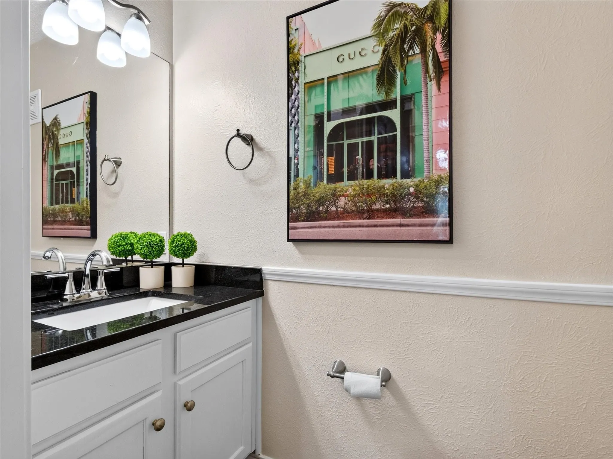 Condominium For Sale in Dallas County , 4067 Beltway Drive 140, Addison, Texas 75001, 2 Bedroom, 2 Bathroom, 1 Garage spaces, 990 Sqft, built in 1982, mls#21323915, Real Estate Agent in Addison, Homes For Sale in Dallas county, Homes For Sale in Addison, Realtor in Addison Texas, Real Estate Brokerage Independent Realty Texas, Luminita Cordes Realtor