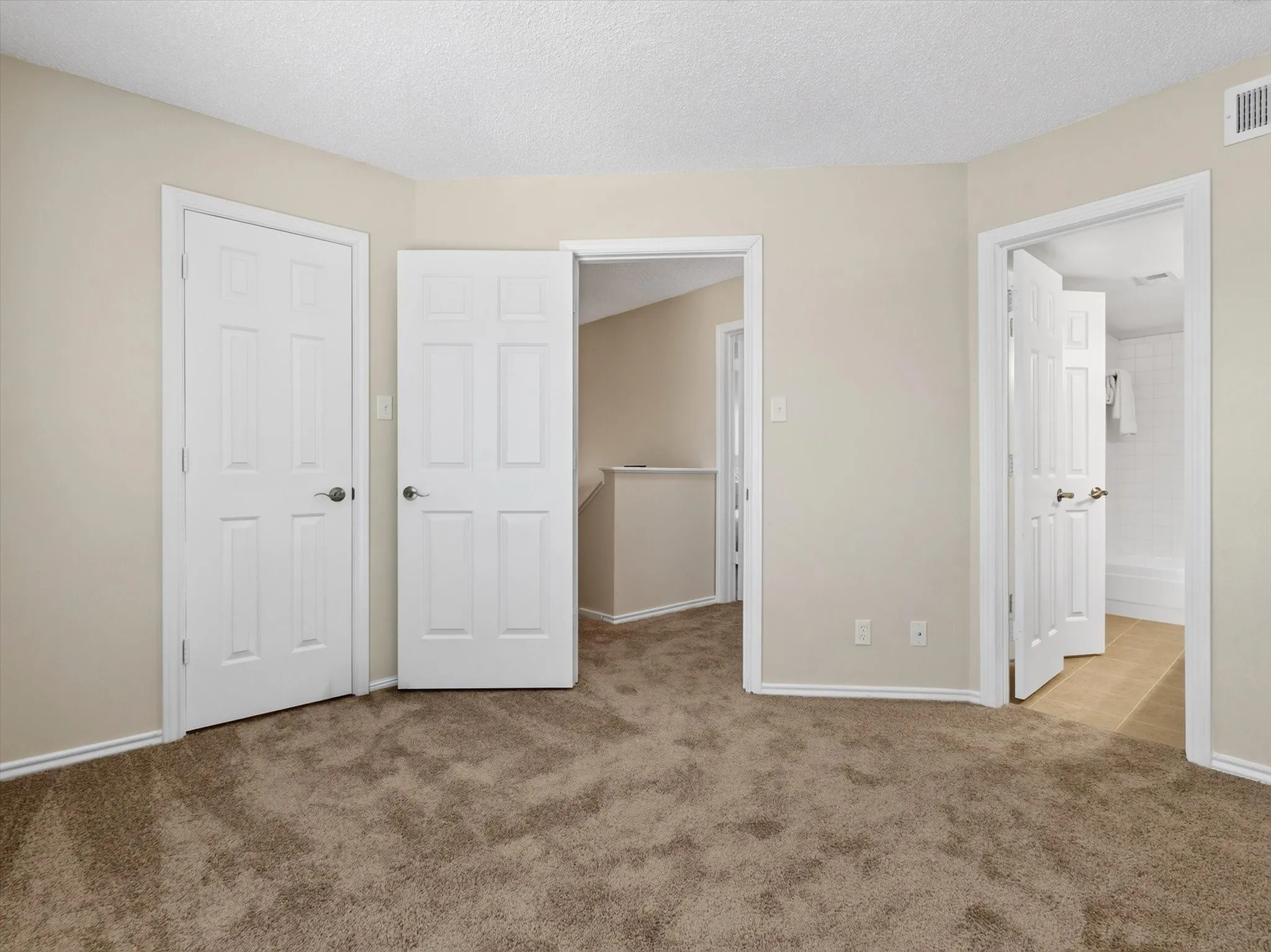 Condominium For Sale in Dallas County , 4067 Beltway Drive 140, Addison, Texas 75001, 2 Bedroom, 2 Bathroom, 1 Garage spaces, 990 Sqft, built in 1982, mls#21323915, Real Estate Agent in Addison, Homes For Sale in Dallas county, Homes For Sale in Addison, Realtor in Addison Texas, Real Estate Brokerage Independent Realty Texas, Luminita Cordes Realtor