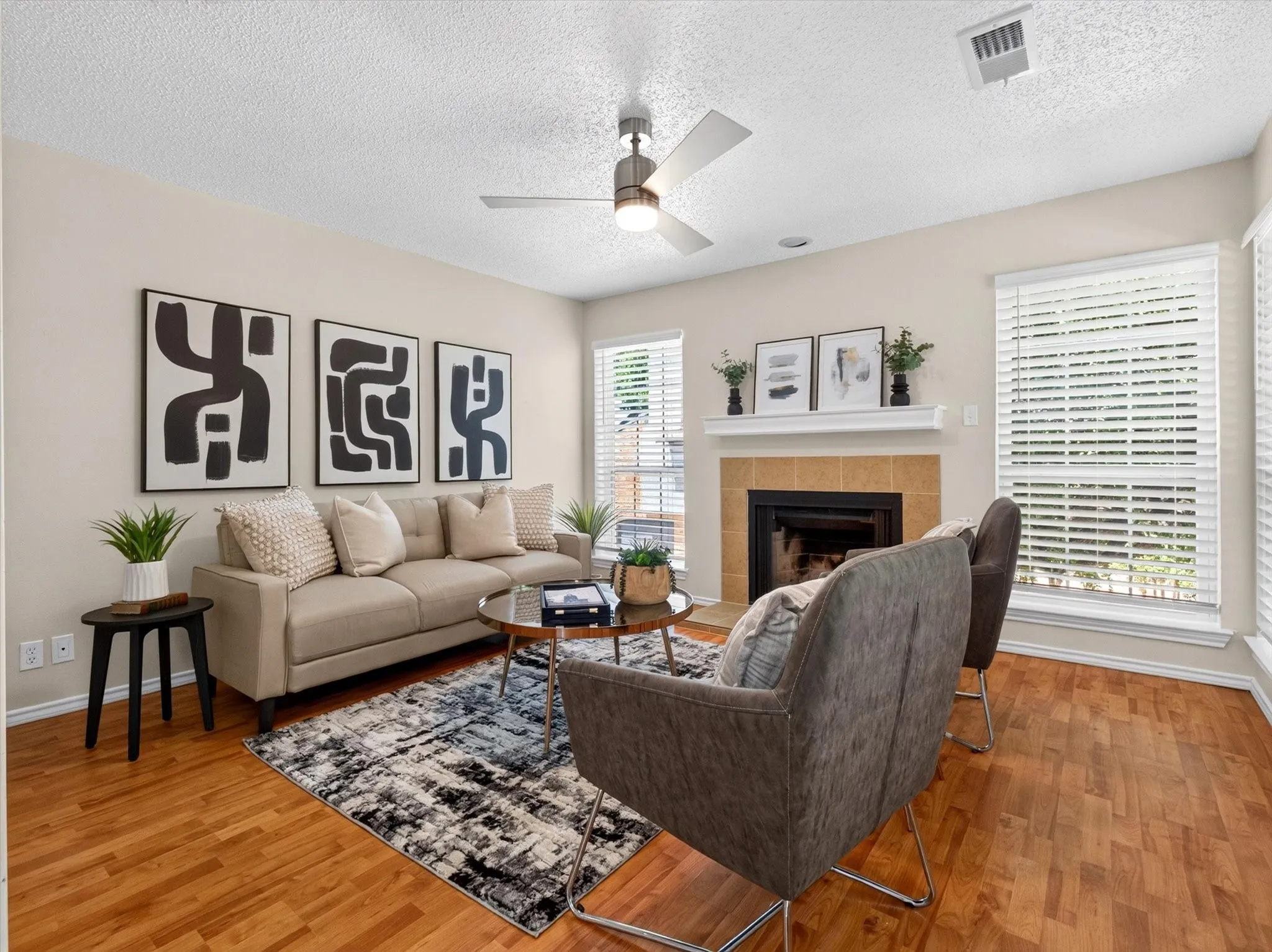 Condominium For Sale in Dallas County , 4067 Beltway Drive 140, Addison, Texas 75001, 2 Bedroom, 2 Bathroom, 1 Garage spaces, 990 Sqft, built in 1982, mls#21323915, Real Estate Agent in Addison, Homes For Sale in Dallas county, Homes For Sale in Addison, Realtor in Addison Texas, Real Estate Brokerage Independent Realty Texas, Luminita Cordes Realtor