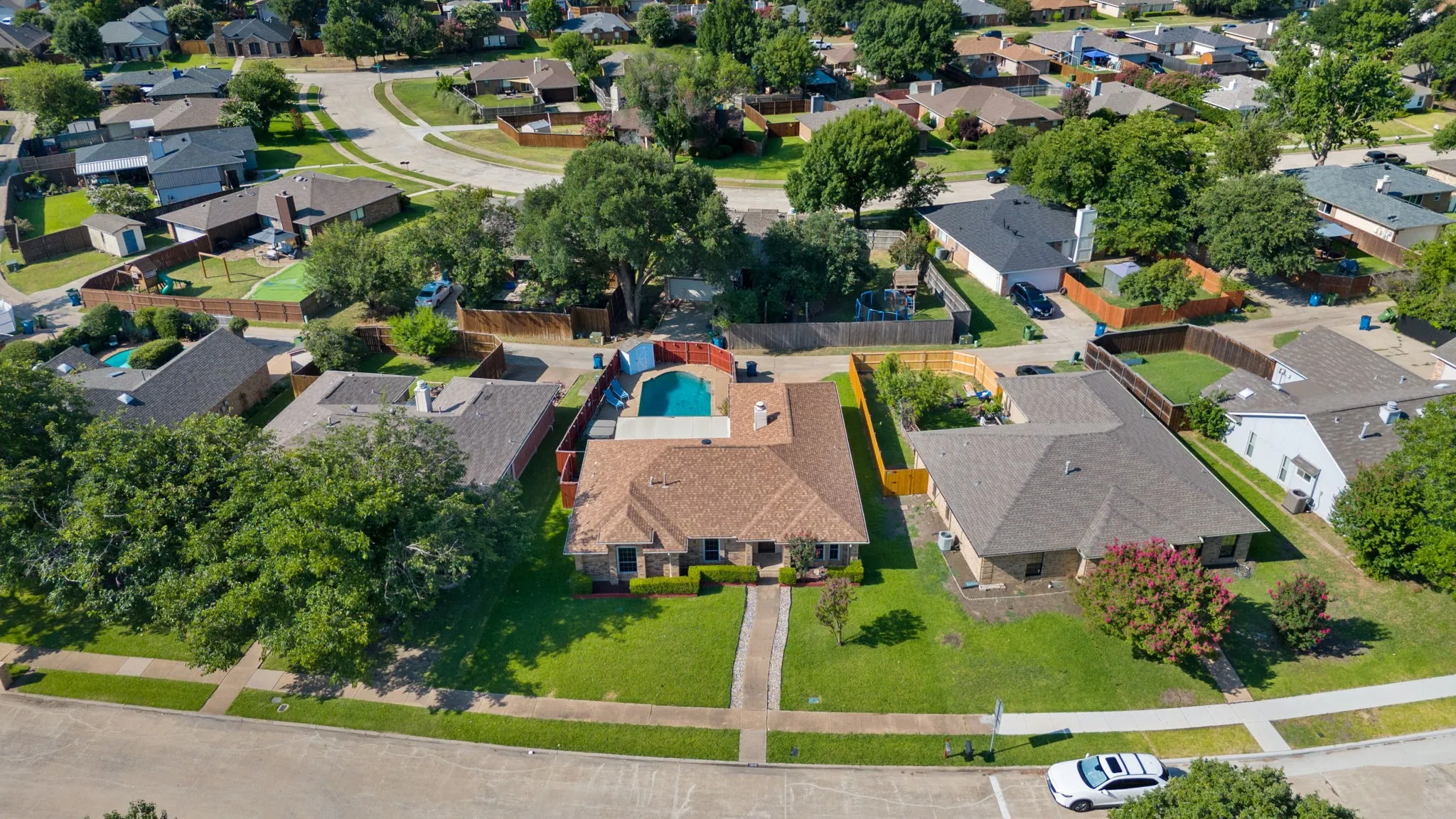 Single Family Residence For Sale in Denton County , 1810 Tiburon Bend, Lewisville, Texas 75067, 3 Bedroom, 2 Bathroom, 2 Garage spaces, 1,699 Sqft, built in 1983, mls#21321943, Real Estate Agent in Lewisville, Homes For Sale in Denton county, Homes For Sale in Lewisville, Realtor in Lewisville Texas, Real Estate Brokerage Independent Realty Texas, Luminita Cordes Realtor