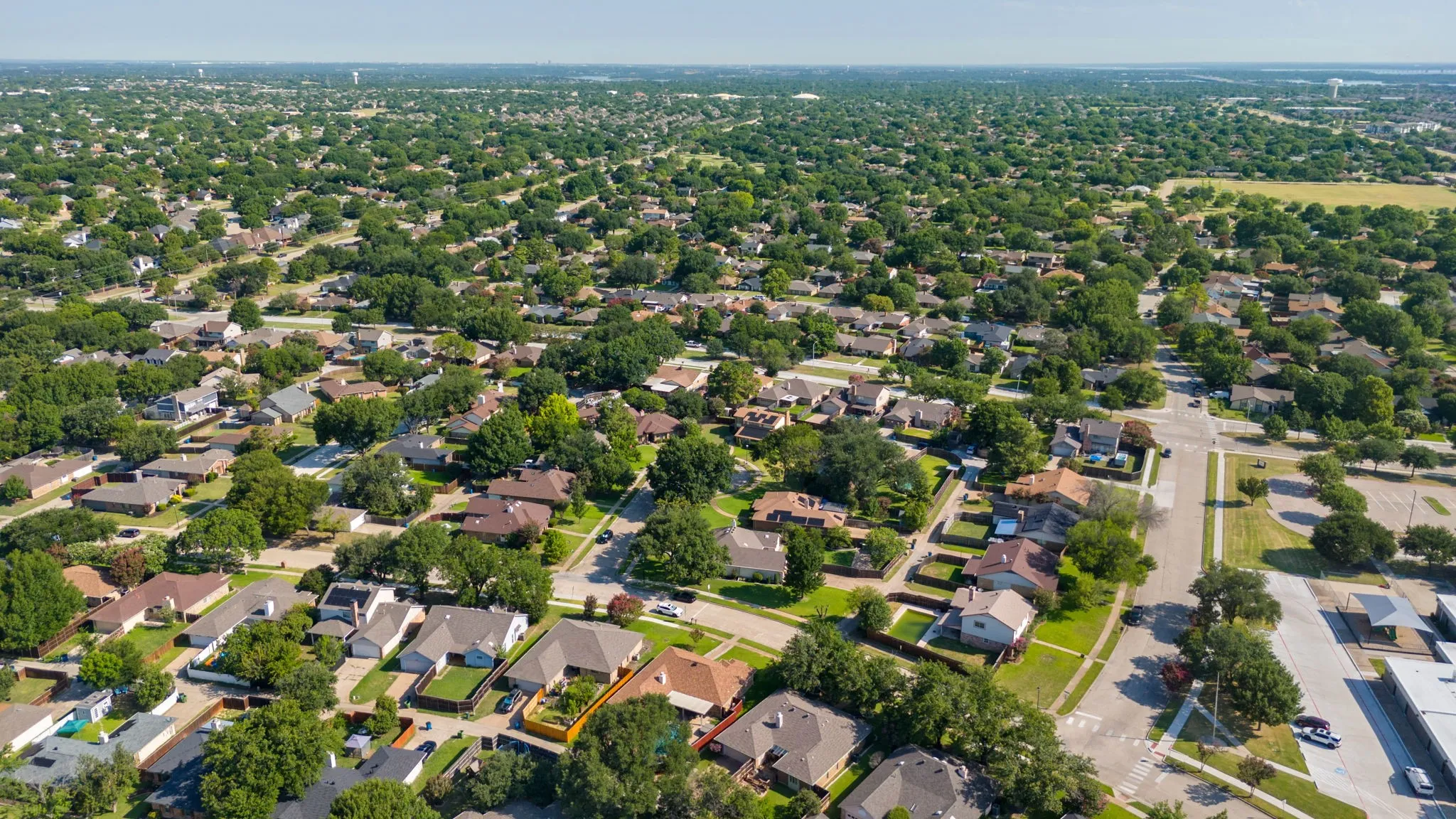 Single Family Residence For Sale in Denton County , 1810 Tiburon Bend, Lewisville, Texas 75067, 3 Bedroom, 2 Bathroom, 2 Garage spaces, 1,699 Sqft, built in 1983, mls#21321943, Real Estate Agent in Lewisville, Homes For Sale in Denton county, Homes For Sale in Lewisville, Realtor in Lewisville Texas, Real Estate Brokerage Independent Realty Texas, Luminita Cordes Realtor