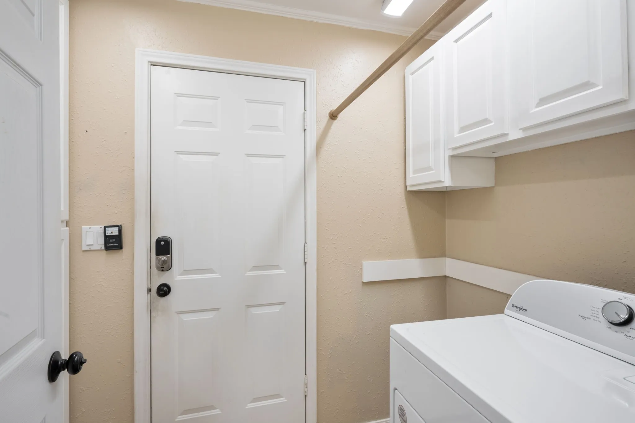 Single Family Residence For Sale in Denton County , 1810 Tiburon Bend, Lewisville, Texas 75067, 3 Bedroom, 2 Bathroom, 2 Garage spaces, 1,699 Sqft, built in 1983, mls#21321943, Real Estate Agent in Lewisville, Homes For Sale in Denton county, Homes For Sale in Lewisville, Realtor in Lewisville Texas, Real Estate Brokerage Independent Realty Texas, Luminita Cordes Realtor