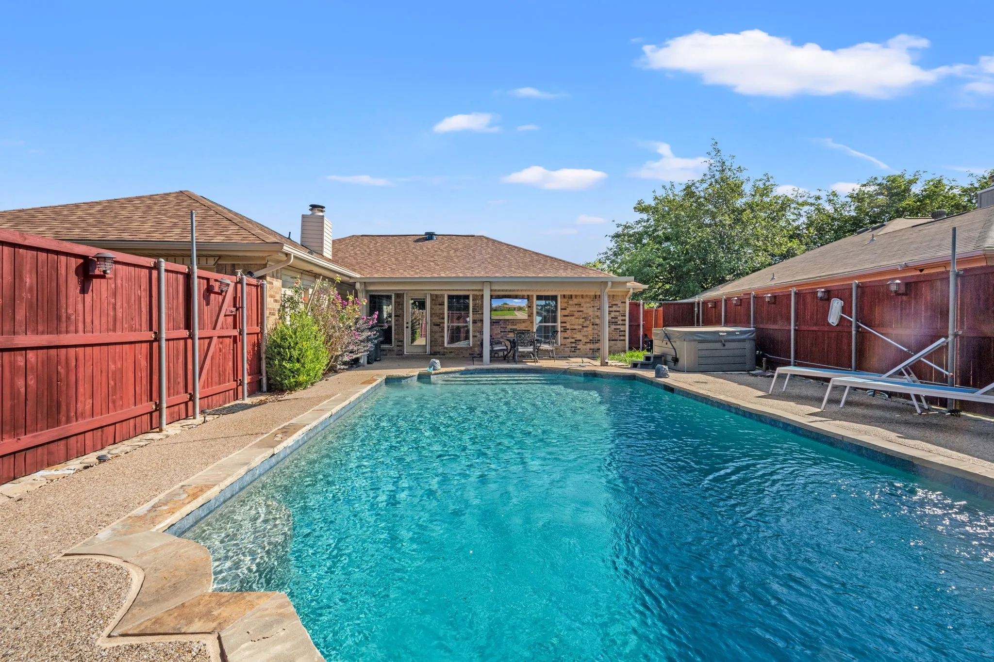 Single Family Residence For Sale in Denton County , 1810 Tiburon Bend, Lewisville, Texas 75067, 3 Bedroom, 2 Bathroom, 2 Garage spaces, 1,699 Sqft, built in 1983, mls#21321943, Real Estate Agent in Lewisville, Homes For Sale in Denton county, Homes For Sale in Lewisville, Realtor in Lewisville Texas, Real Estate Brokerage Independent Realty Texas, Luminita Cordes Realtor