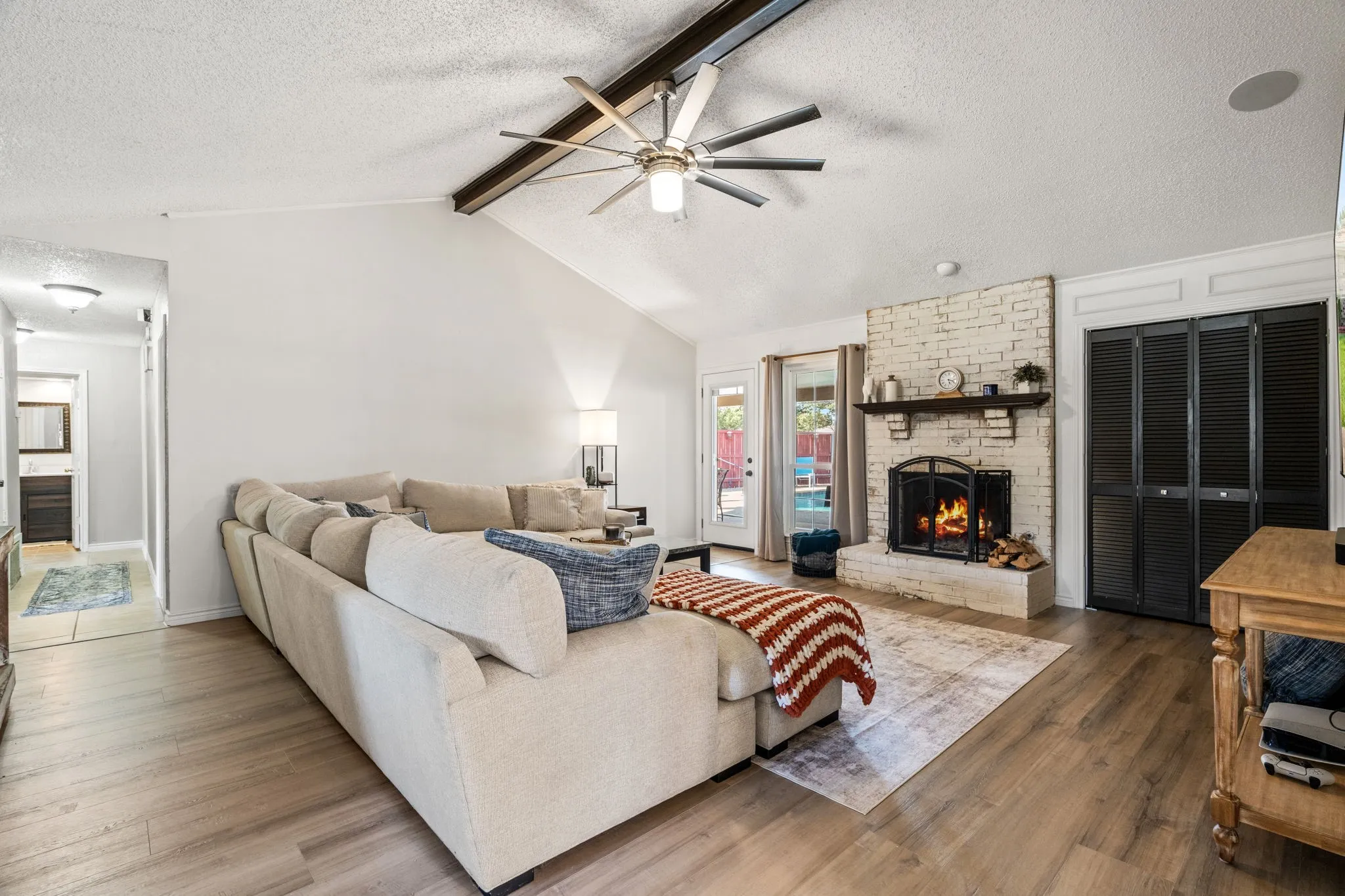 Single Family Residence For Sale in Denton County , 1810 Tiburon Bend, Lewisville, Texas 75067, 3 Bedroom, 2 Bathroom, 2 Garage spaces, 1,699 Sqft, built in 1983, mls#21321943, Real Estate Agent in Lewisville, Homes For Sale in Denton county, Homes For Sale in Lewisville, Realtor in Lewisville Texas, Real Estate Brokerage Independent Realty Texas, Luminita Cordes Realtor