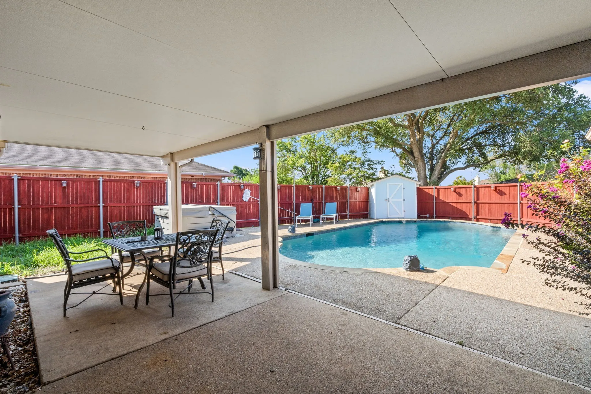 Single Family Residence For Sale in Denton County , 1810 Tiburon Bend, Lewisville, Texas 75067, 3 Bedroom, 2 Bathroom, 2 Garage spaces, 1,699 Sqft, built in 1983, mls#21321943, Real Estate Agent in Lewisville, Homes For Sale in Denton county, Homes For Sale in Lewisville, Realtor in Lewisville Texas, Real Estate Brokerage Independent Realty Texas, Luminita Cordes Realtor